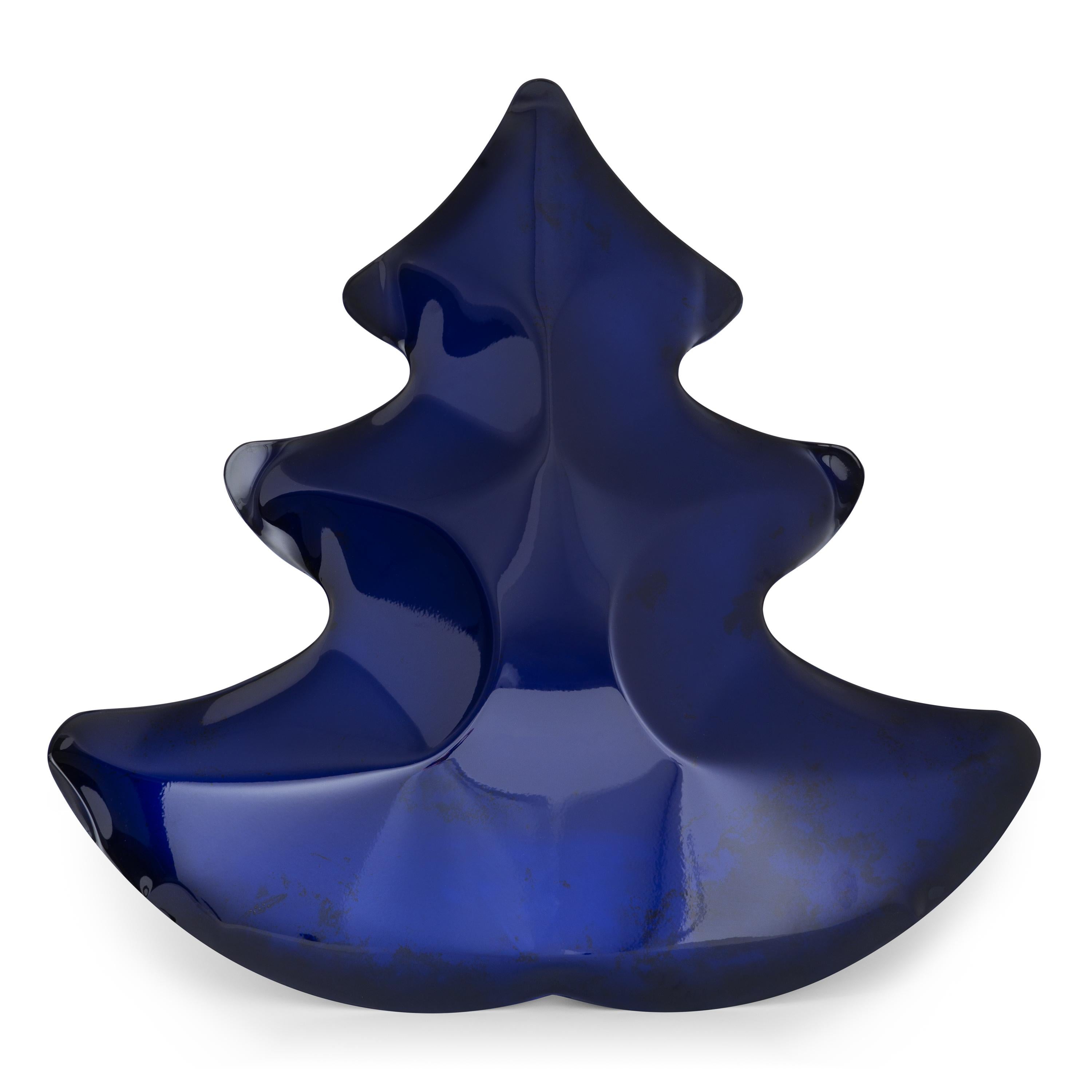 Blue large christmas tree by Zieta
Dimensions: H 70 x W 70 x D 15 cm.
Materials: Blue carbon steel.

Different sizes (small) and colors available (blue, red, INOX, gold). Please contact us.

Following “less is more” motto, our CHOINKA glows