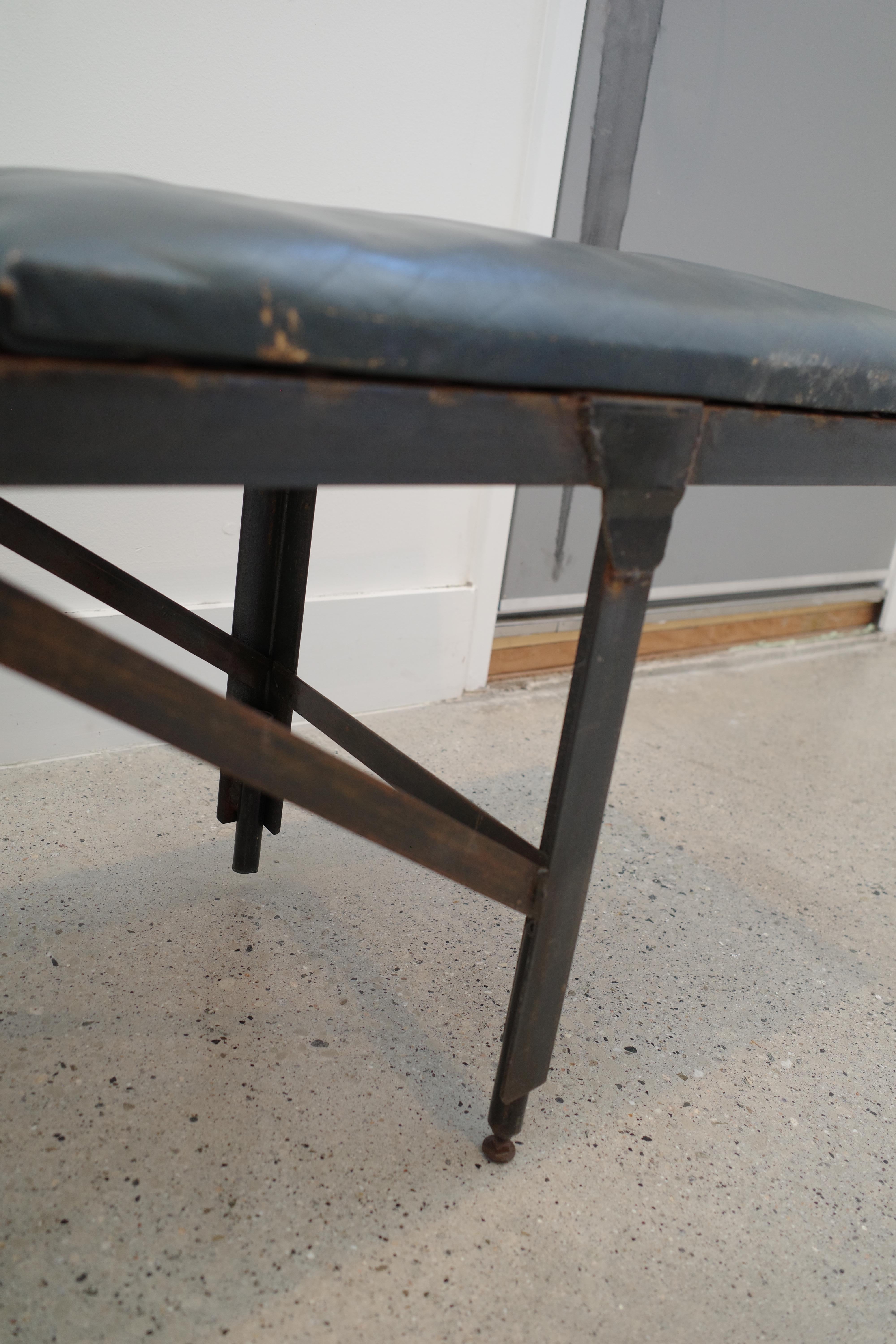 Panchina blu in pelle e acciaio in vendita 6