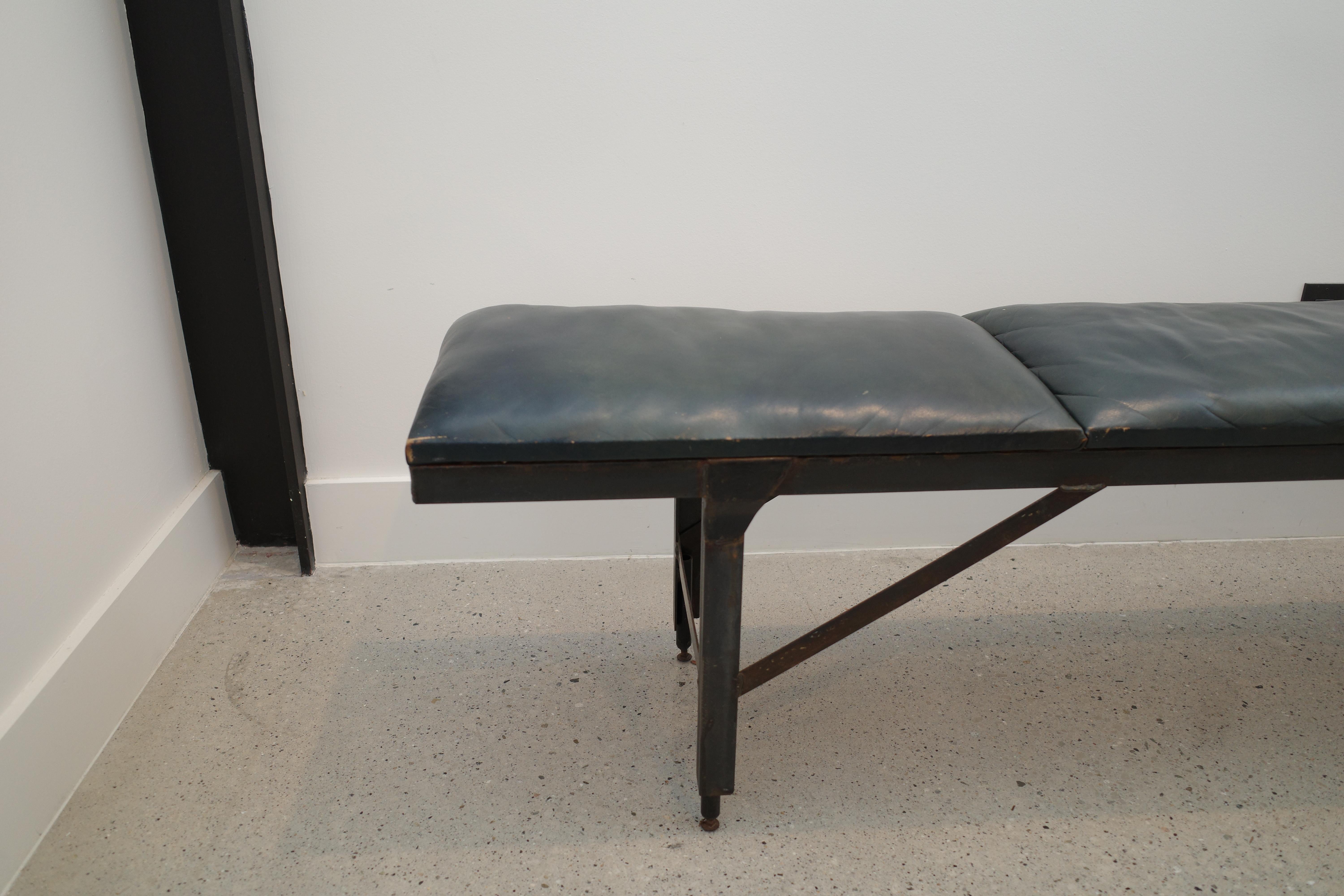 Acciaio Panchina blu in pelle e acciaio in vendita
