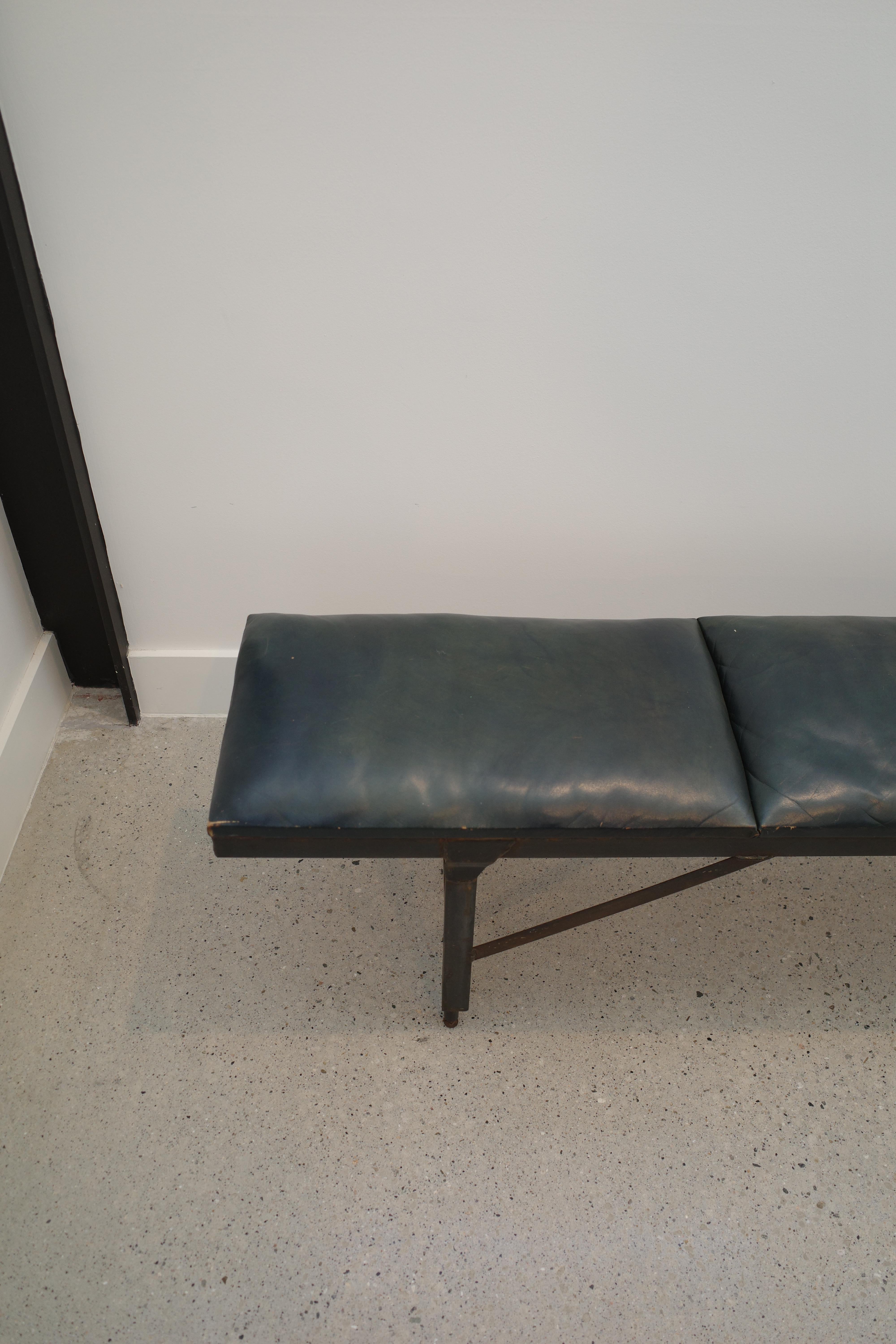 Panchina blu in pelle e acciaio in vendita 1
