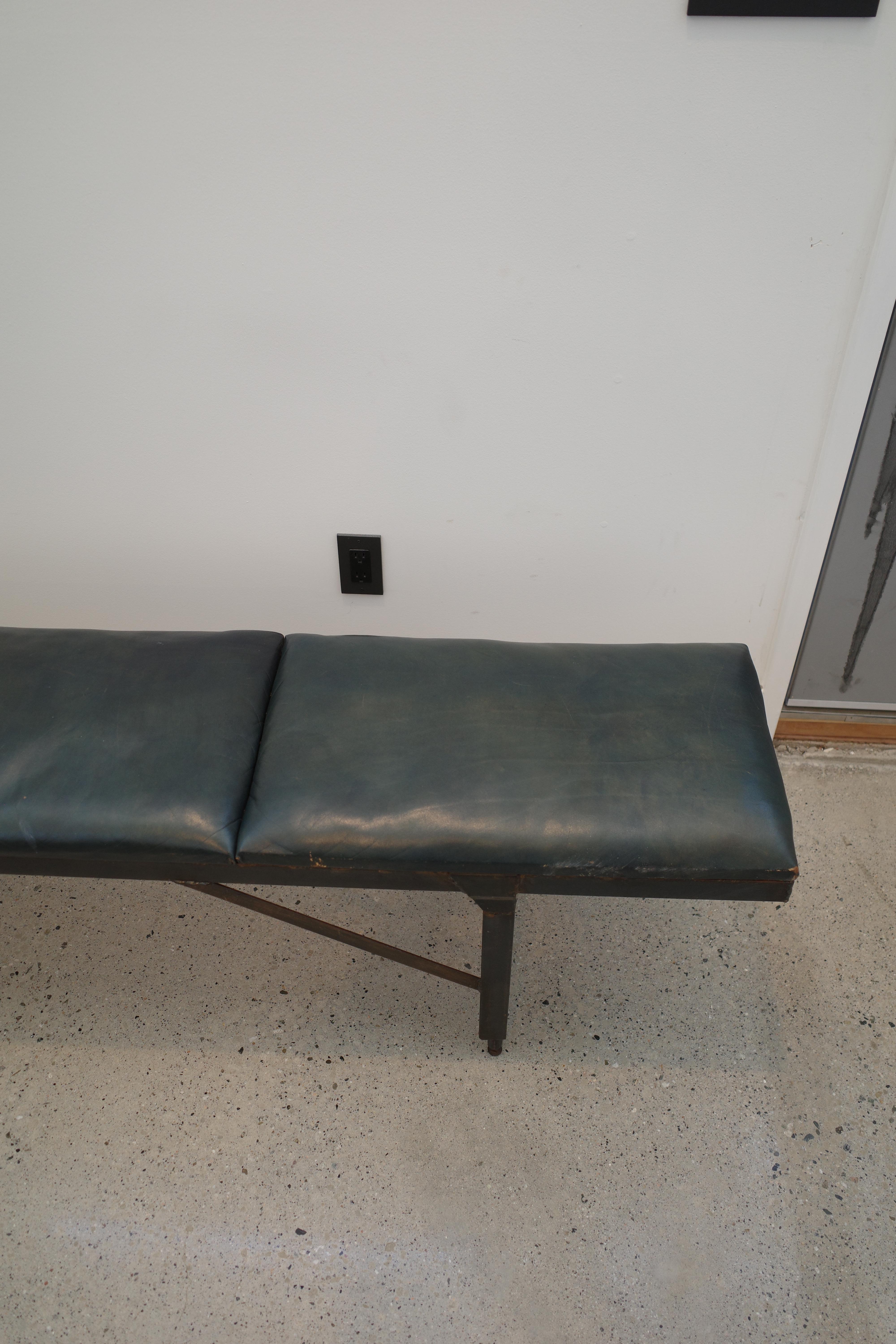 Panchina blu in pelle e acciaio in vendita 3