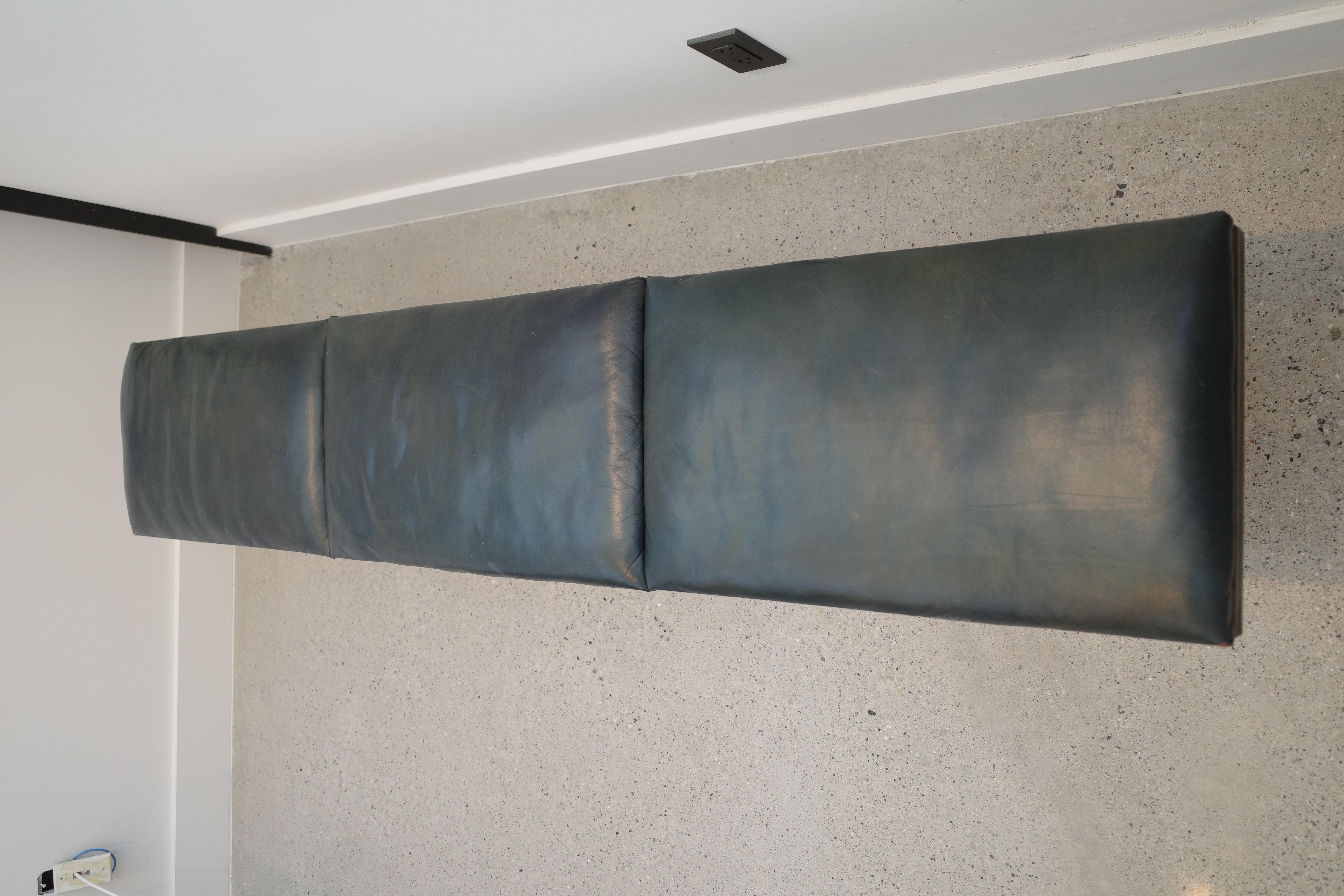 Panchina blu in pelle e acciaio in vendita 4