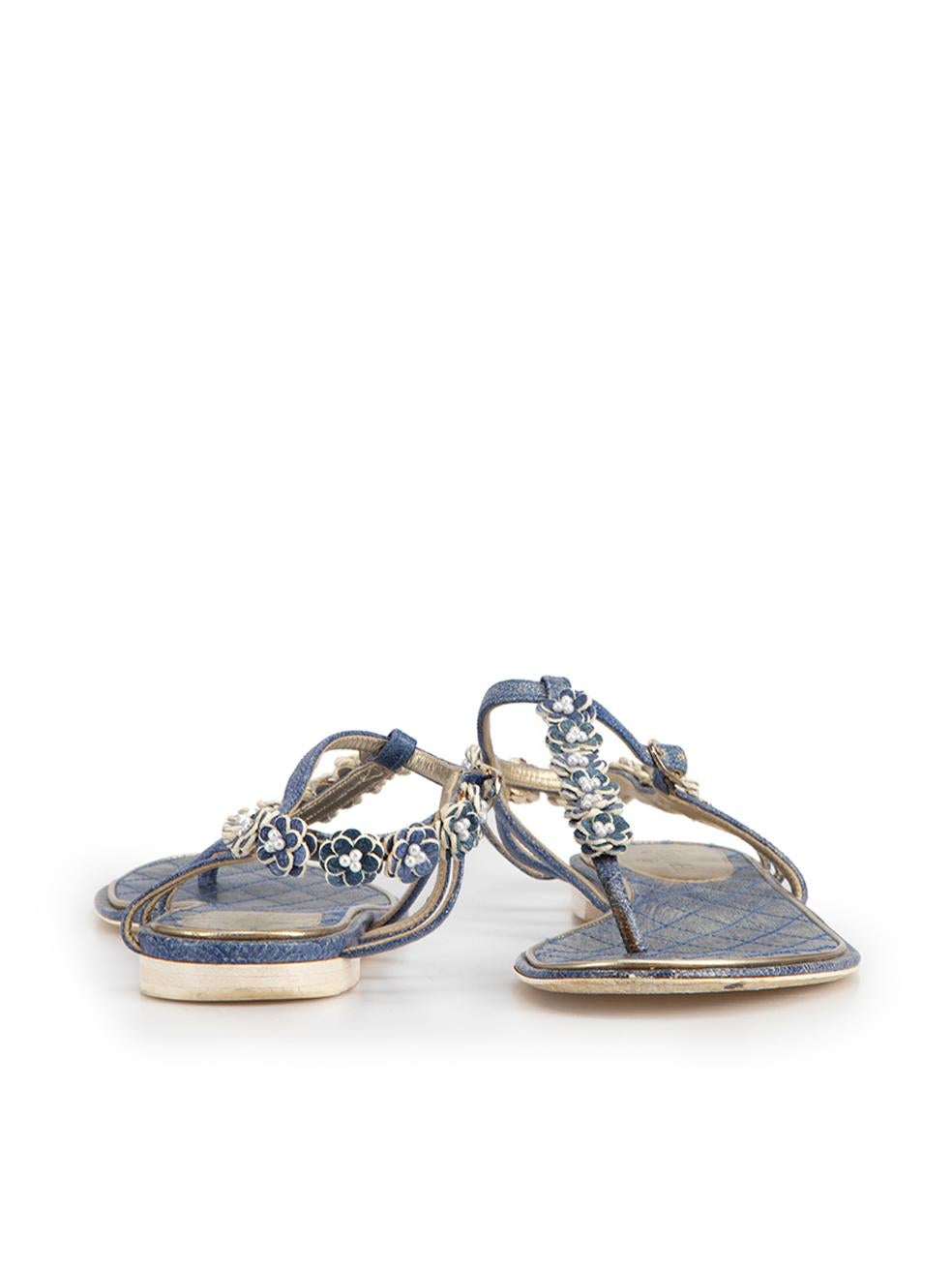 Blue Leather Denim Print Floral Accent Thong Sandals Size IT 39 In Good Condition For Sale In London, GB