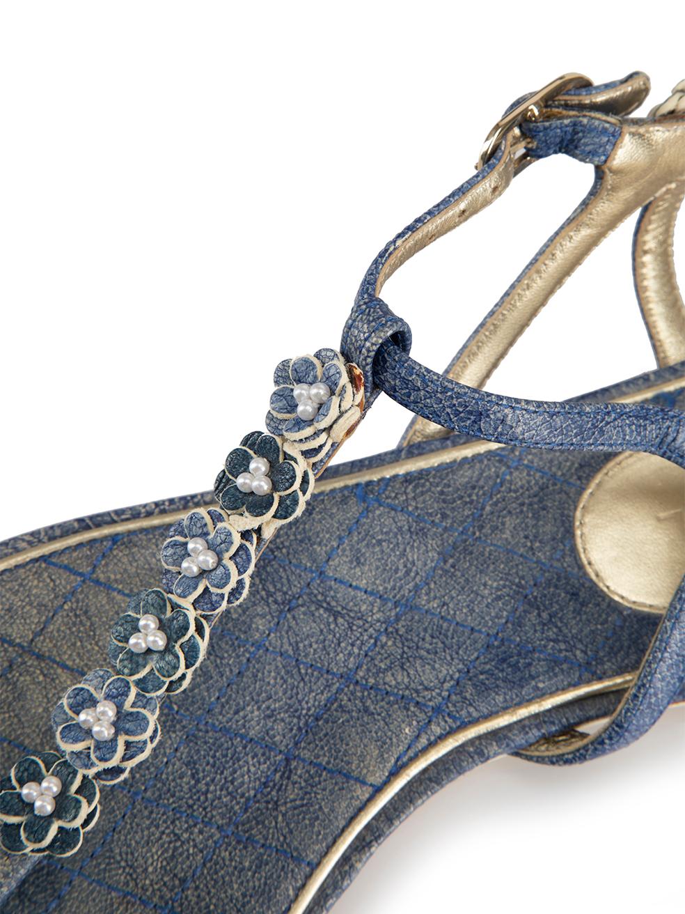 Blue Leather Denim Print Floral Accent Thong Sandals Size IT 39 For Sale 2