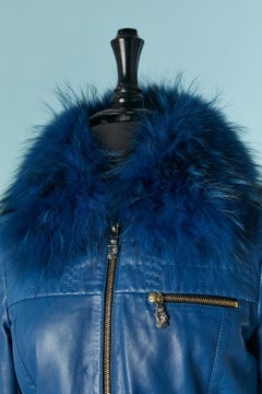 Giacca di pelle blu con collo di pelliccia e cintura VERSACE JEANS