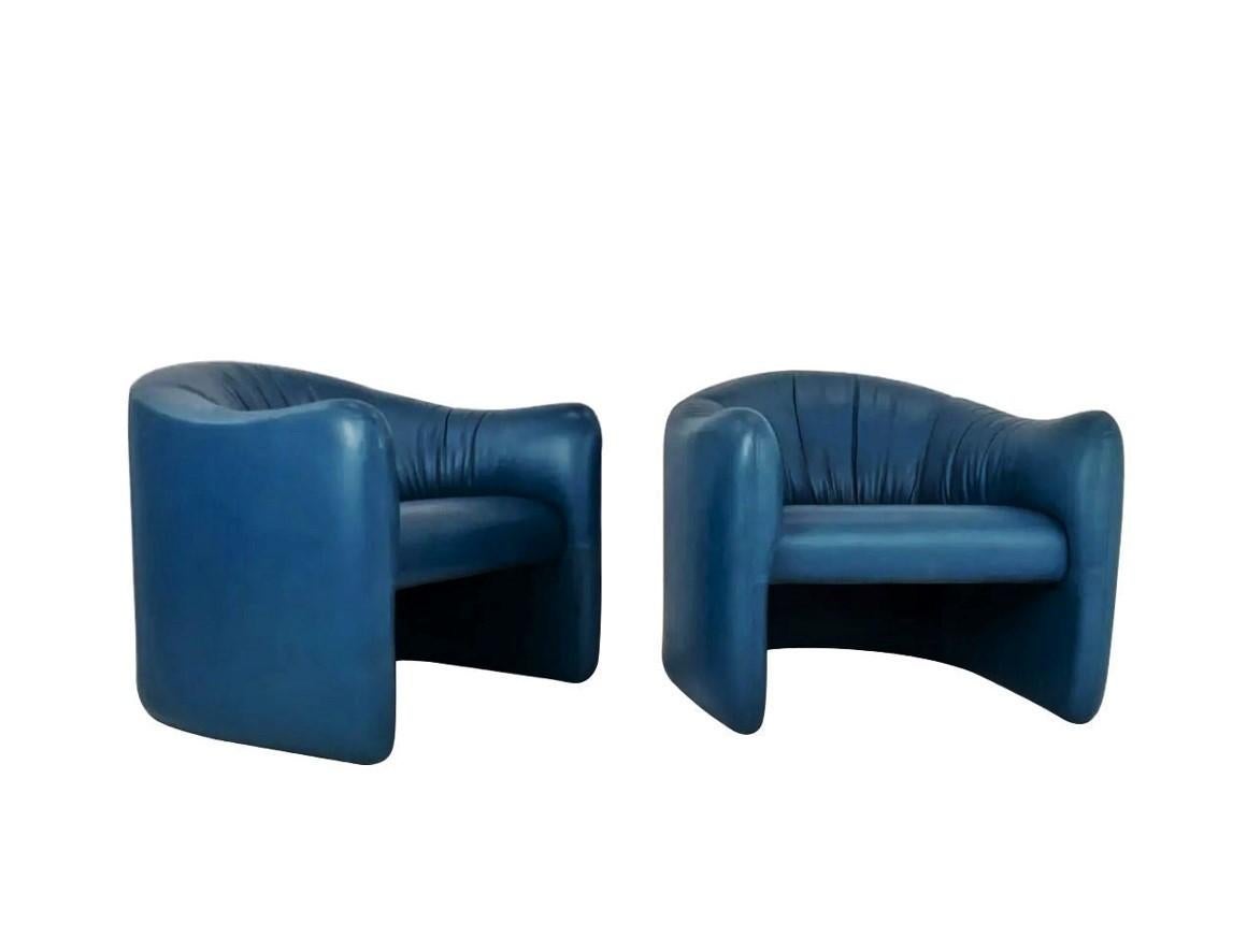 Late 1970s art scene describes these vintage club/lounge chairs by Jules Heumann for Metropolitan Furniture Corporation (Metro) based in San Francisco. Heumann was an incredible American midcentury furniture designer and responsible for elevating