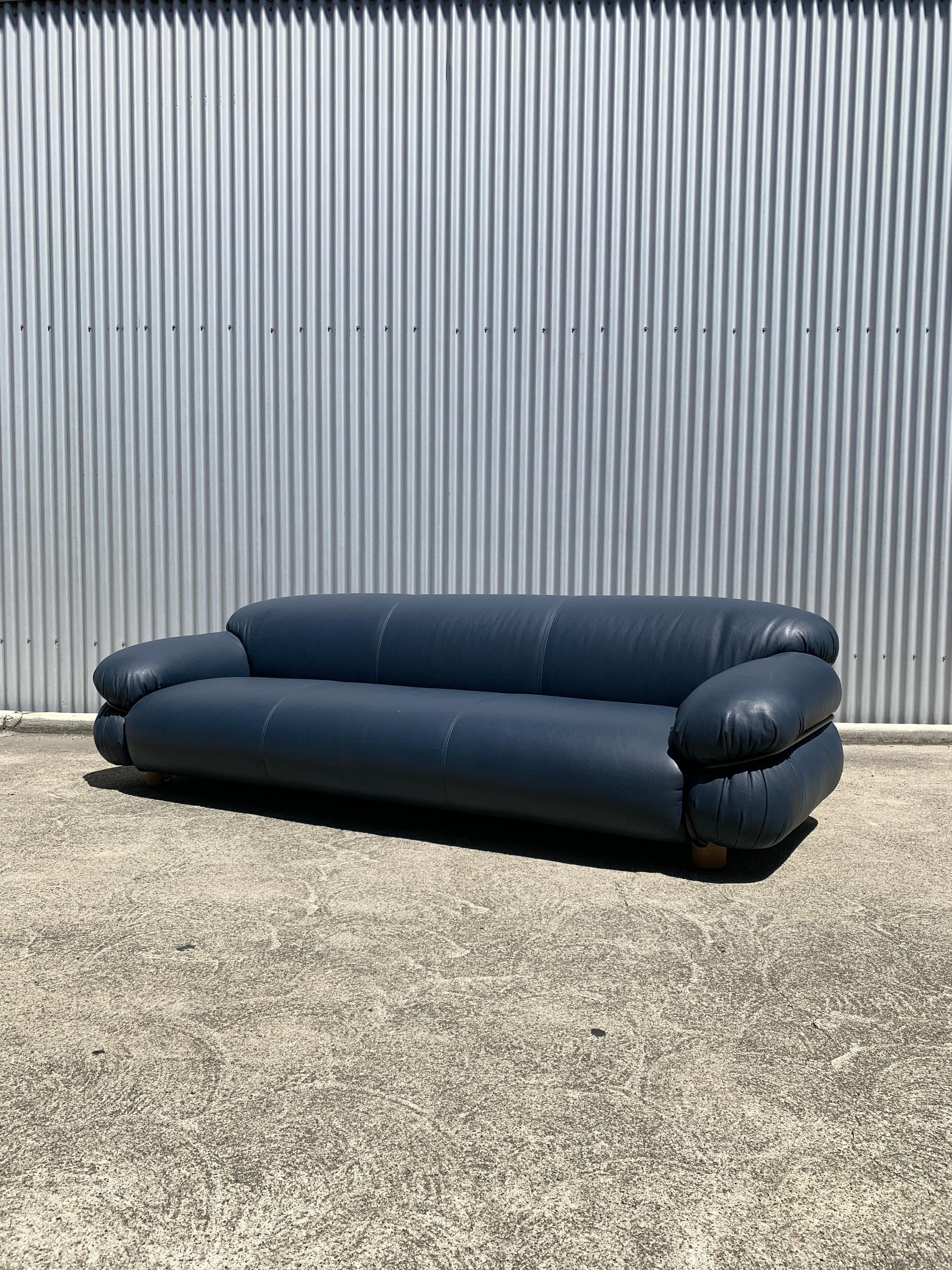 Design ca 1970. Glove soft full grain leather. Full size sofa version from post 2015 reissue. Authentic production labeled Tacchini, Italy.