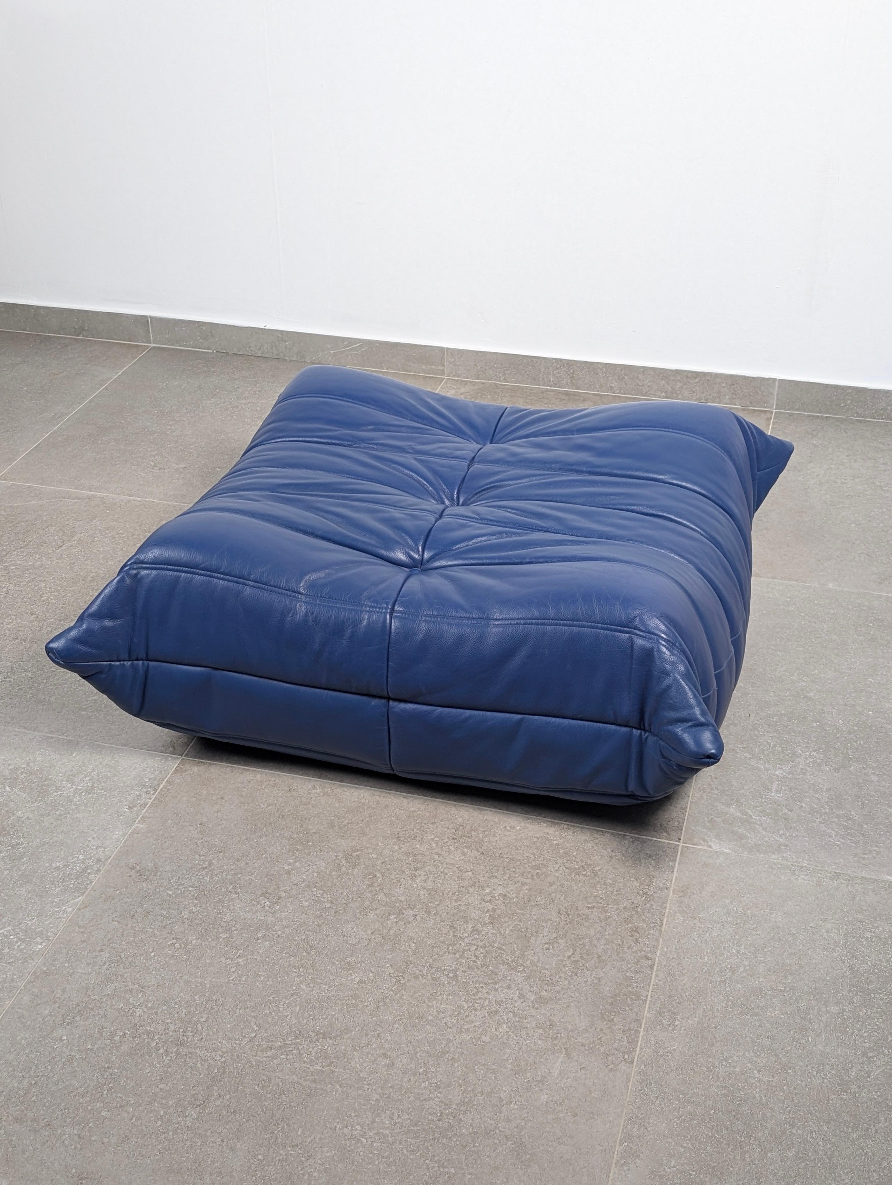 Pouf Togo en cuir bleu par Michel Ducaroy pour Ligne Roset, France, années 1980 en vente 3