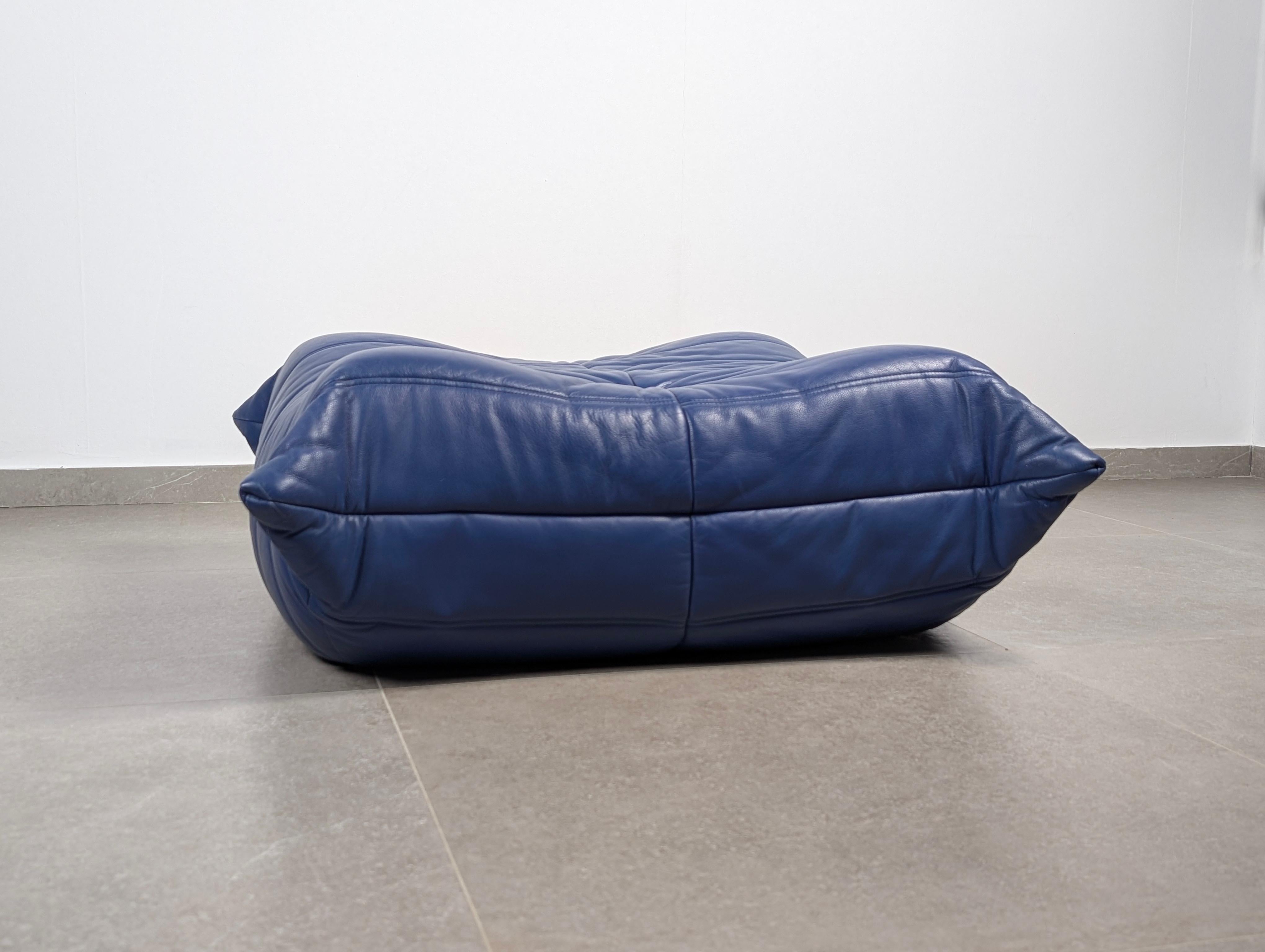 Pouf Togo en cuir bleu par Michel Ducaroy pour Ligne Roset, France, années 1980 en vente 4