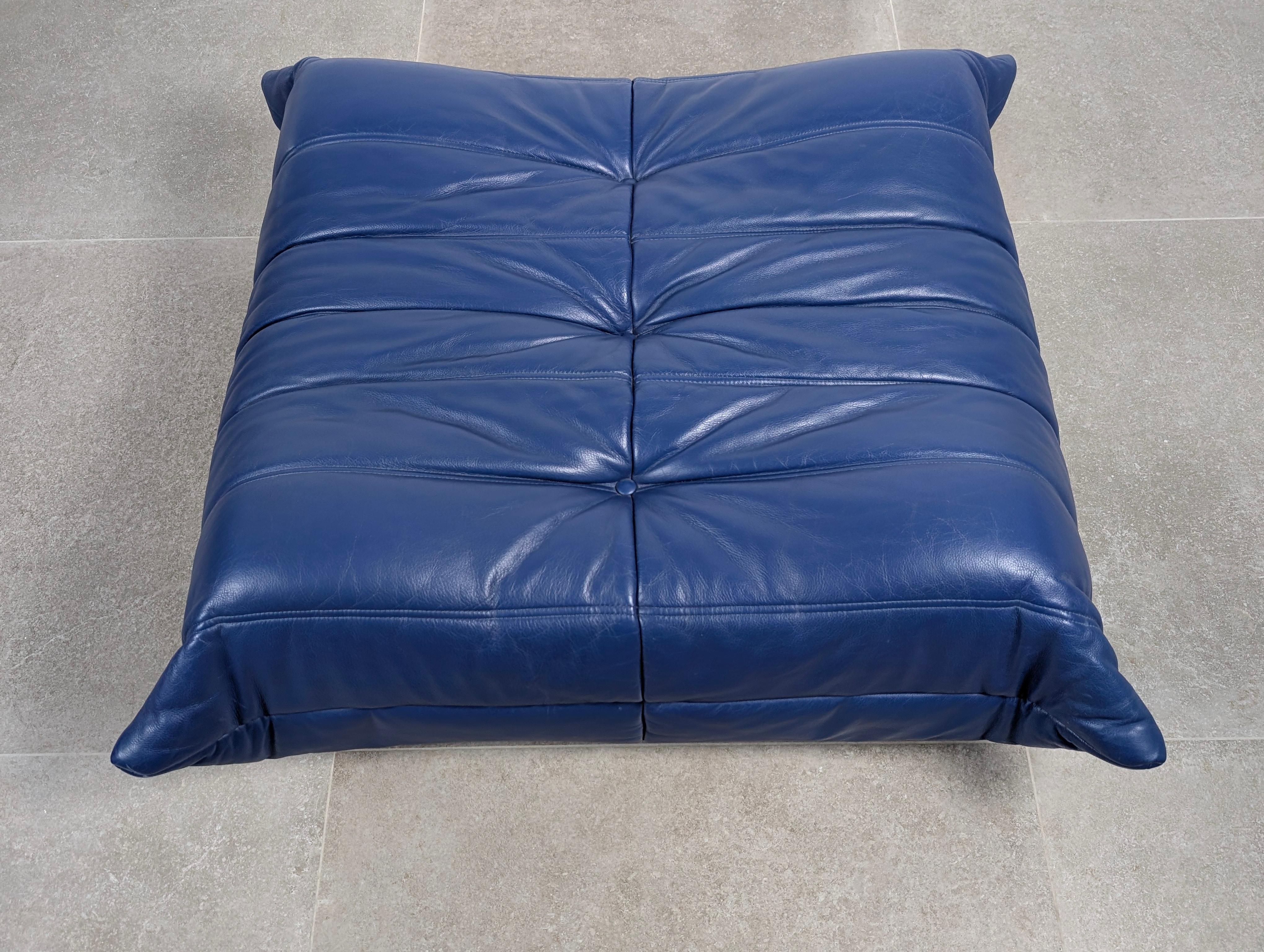 Français Pouf Togo en cuir bleu par Michel Ducaroy pour Ligne Roset, France, années 1980 en vente