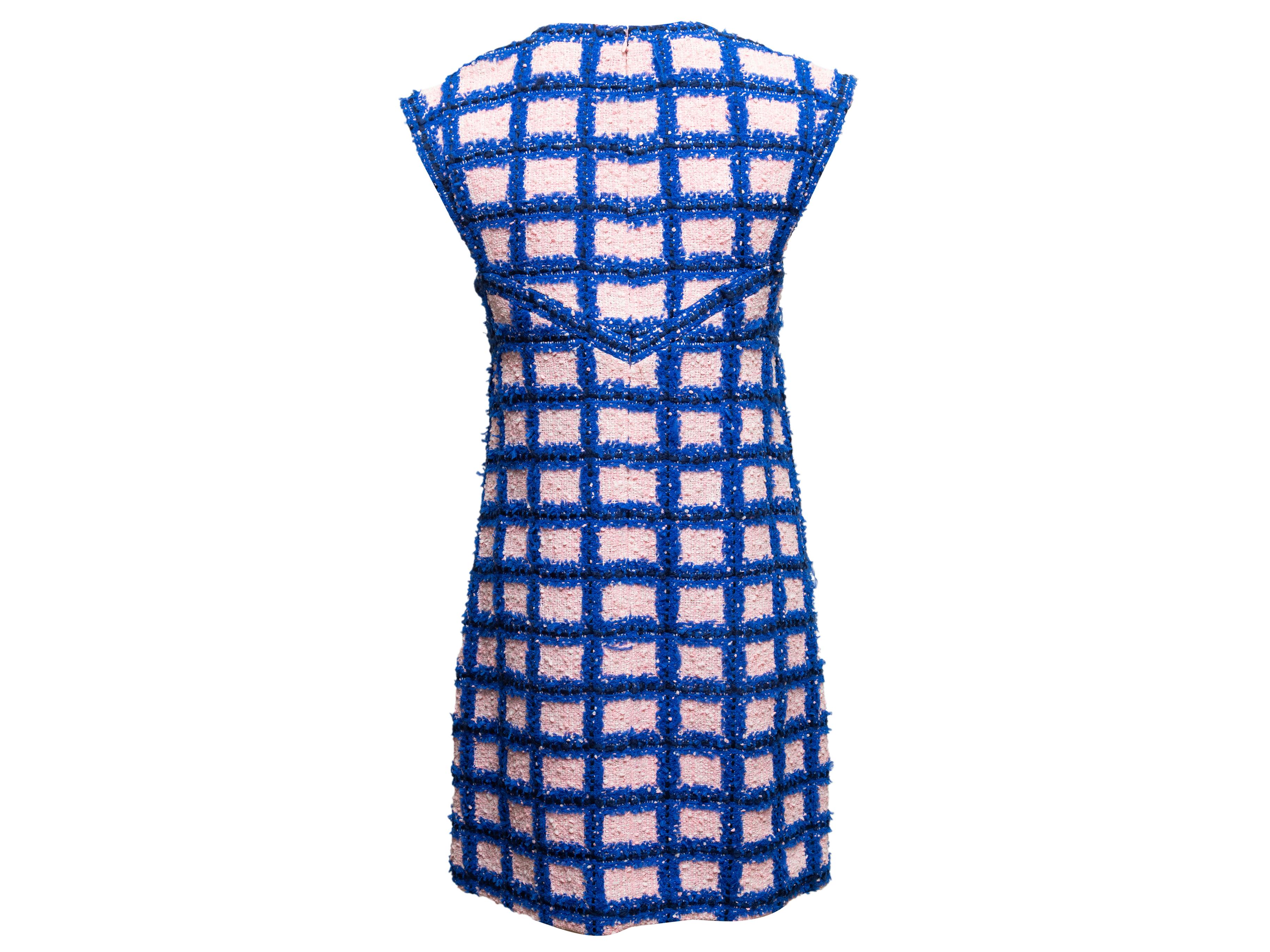 Bleu Robe en tweed à motifs quadrillés bleu et rose Light Chanel Taille FR 40 en vente