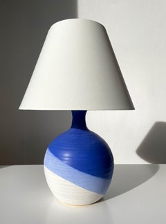 Lampe de bureau sculpturale danoise moderniste des années 1980, bleue, lilas et blanche