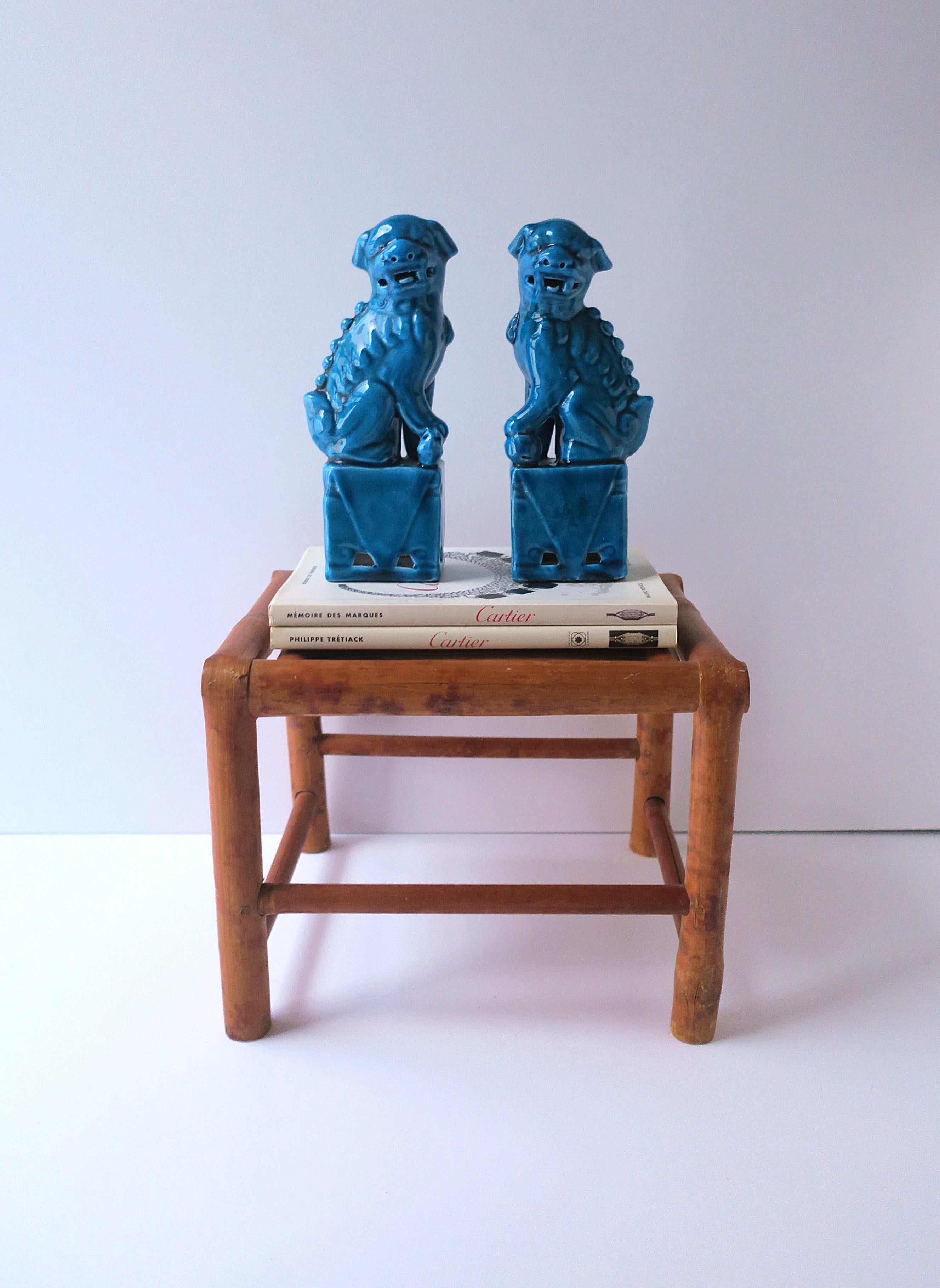 Blauer Löwe Foo Hunde Dekorative Objekte, Paar (Chinesisch) im Angebot