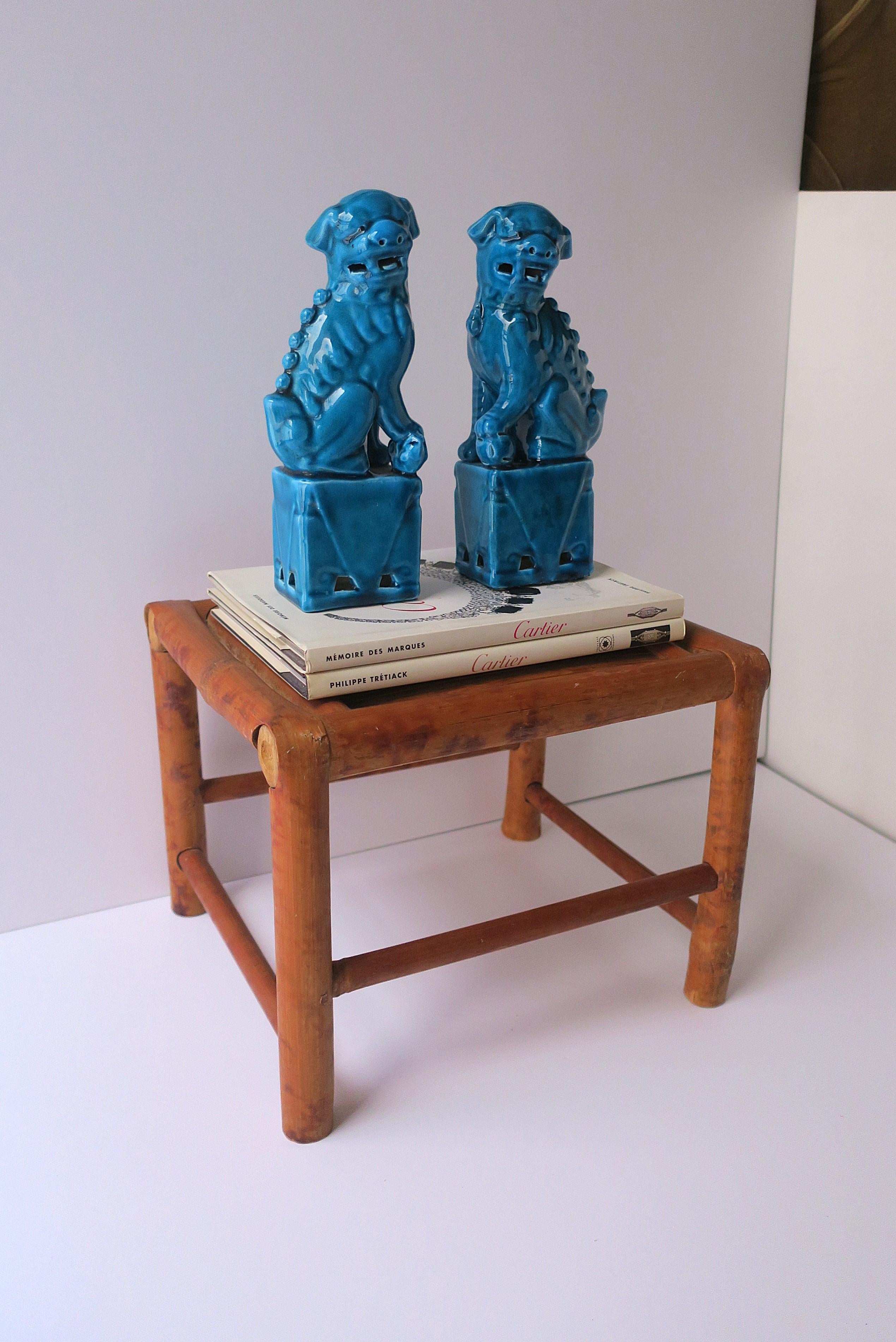 Blauer Löwe Foo Hunde Dekorative Objekte, Paar im Zustand „Gut“ im Angebot in New York, NY