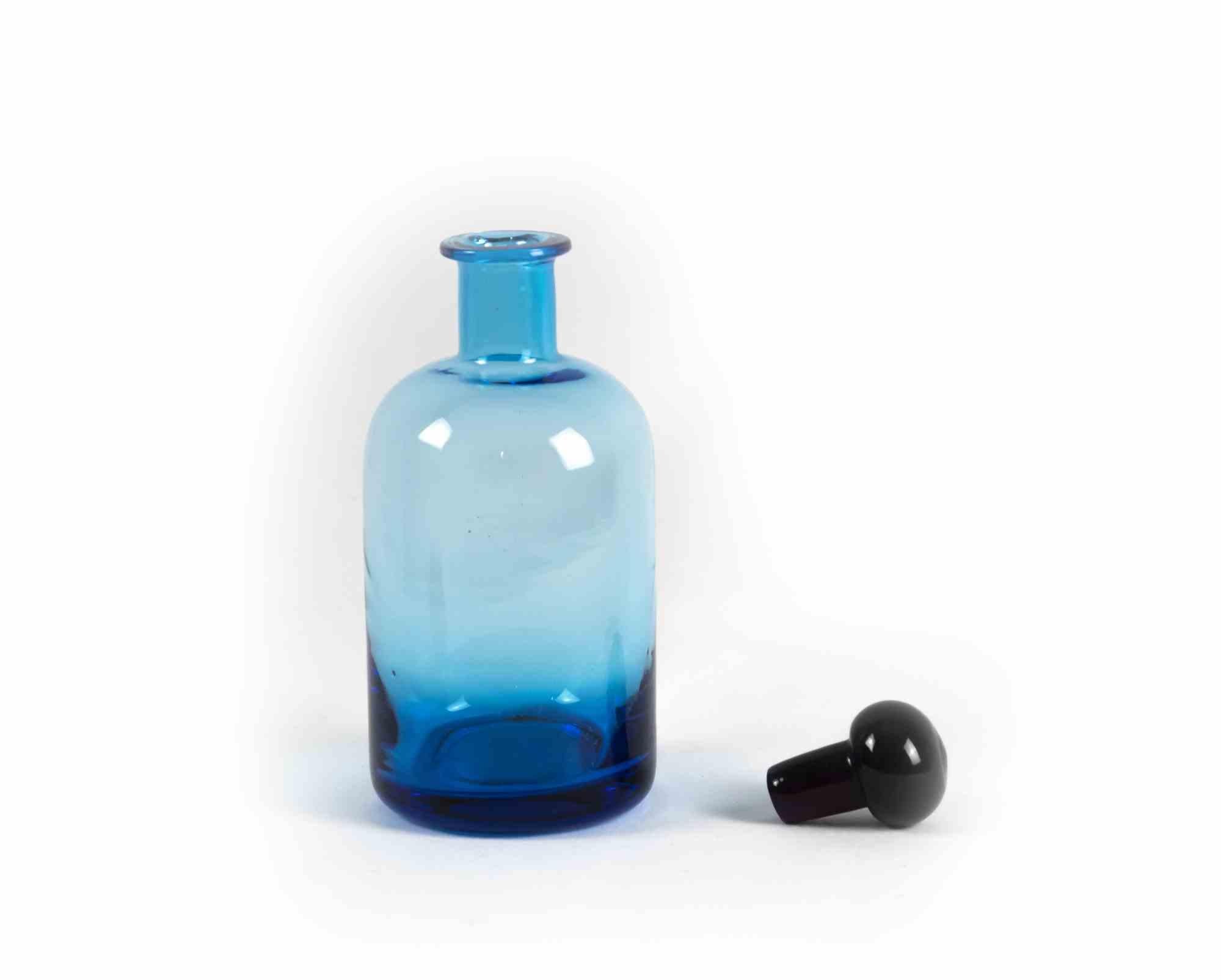 Blue little glass bottle e is an original decorative object realized by Anonymous Italian artist in the 1970s.

A blue colored art glass little bottle with violet colored stopper.