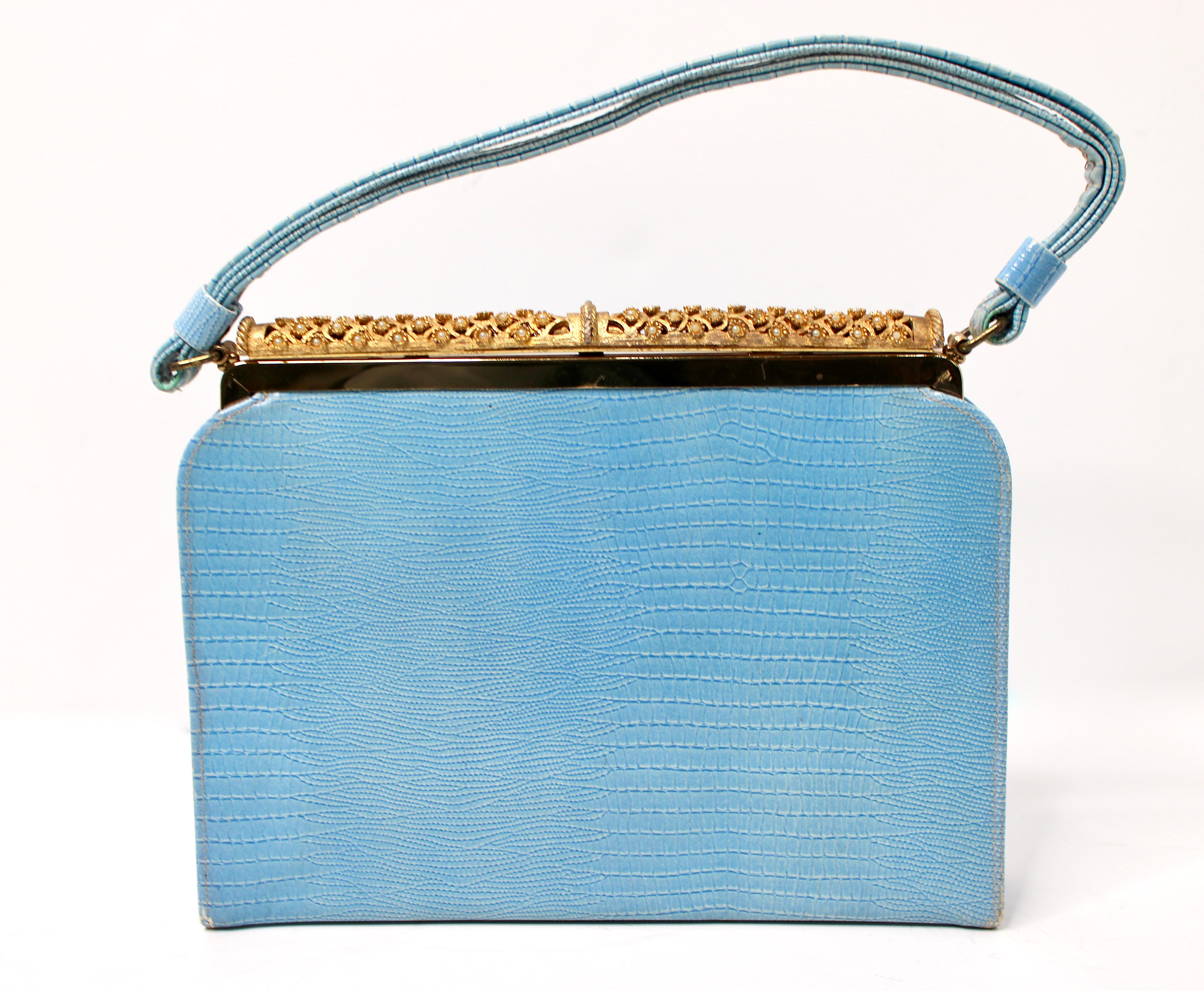 Blue Lizard Embossed Handbag With Gold-Tone Ornate Frame circa 1960s im Angebot 2