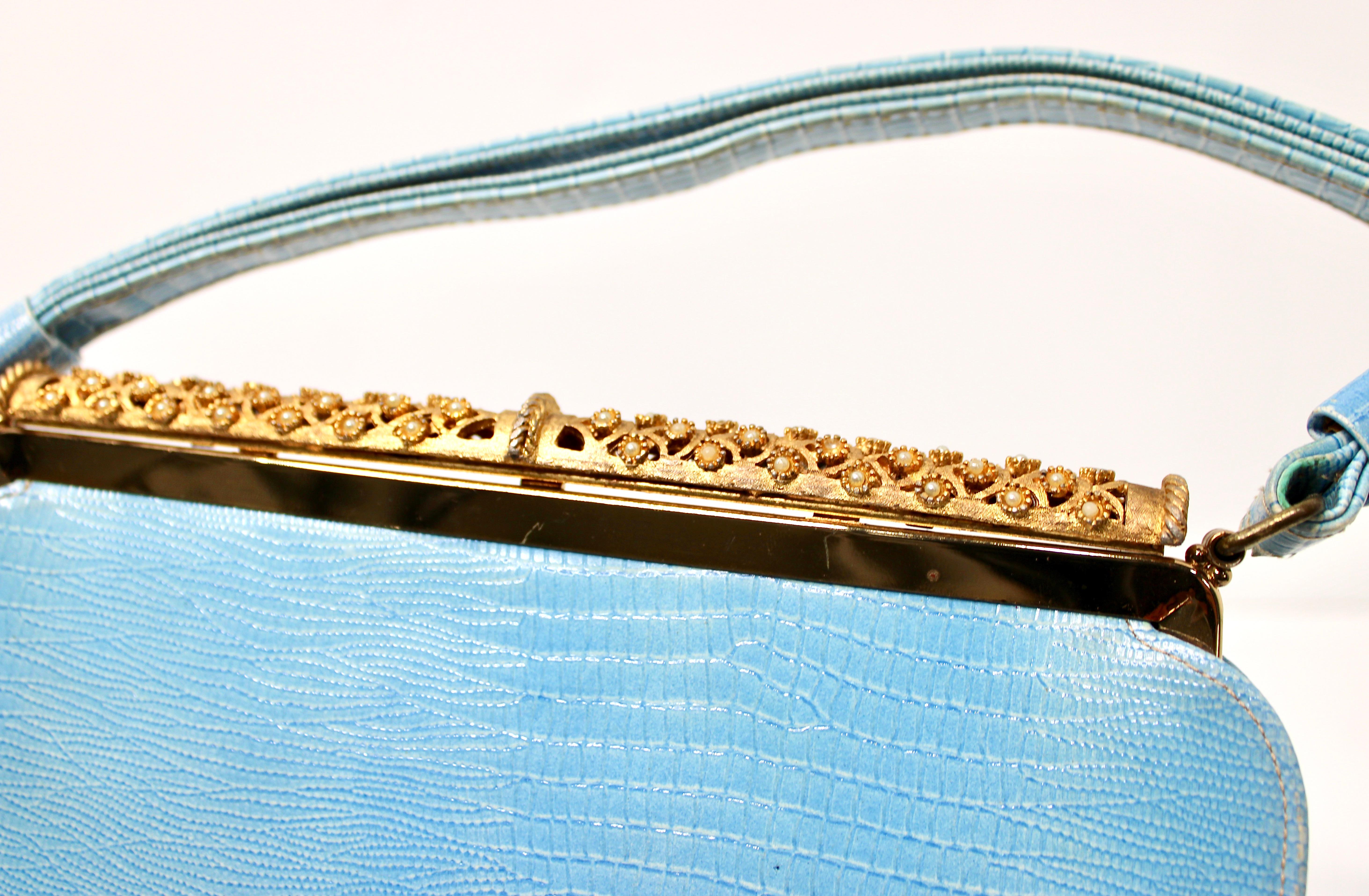 Blue Lizard Embossed Handbag With Gold-Tone Ornate Frame circa 1960s im Angebot 3