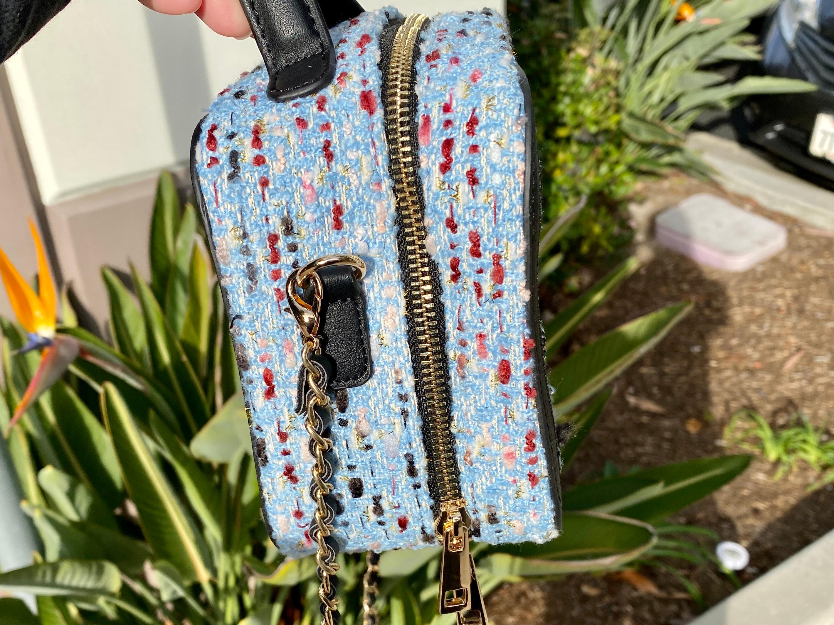 Blue Love Woven Crossbody Bag  In New Condition For Sale In Carlsbad, CA