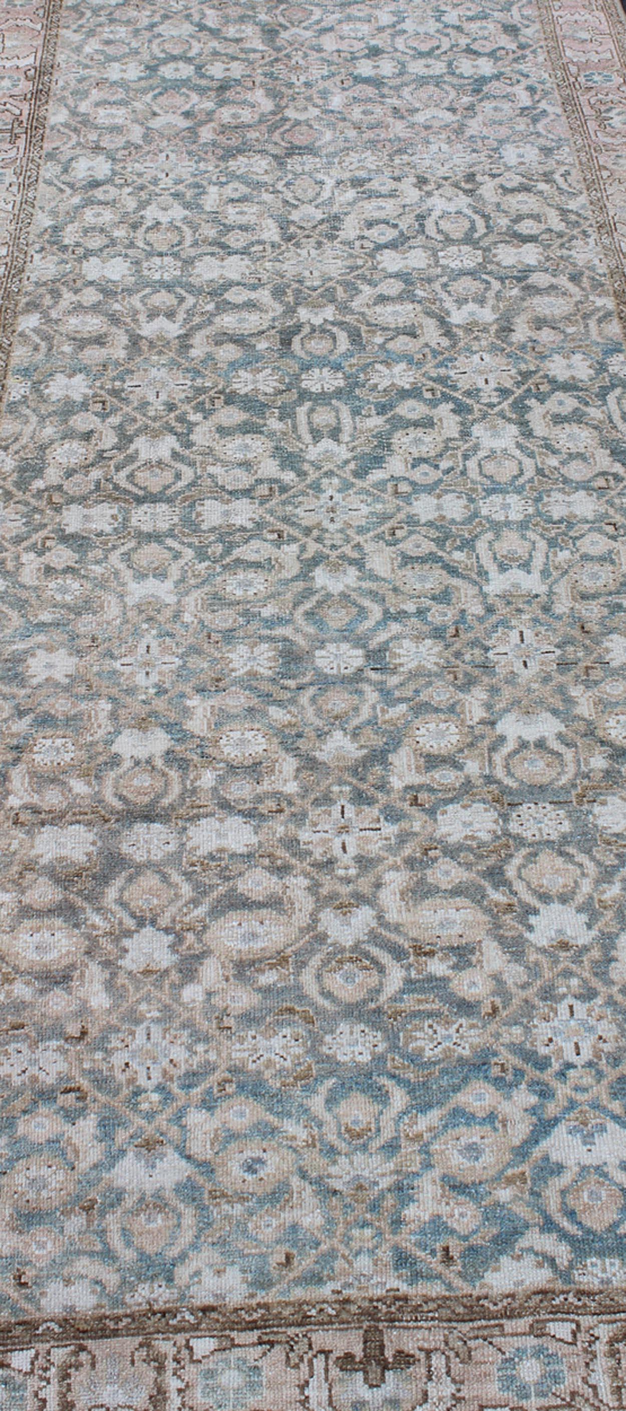 Blauer blauer Malayer-Läufer, antik, persisch, mit Blumen in hellen Tönen im Angebot 3