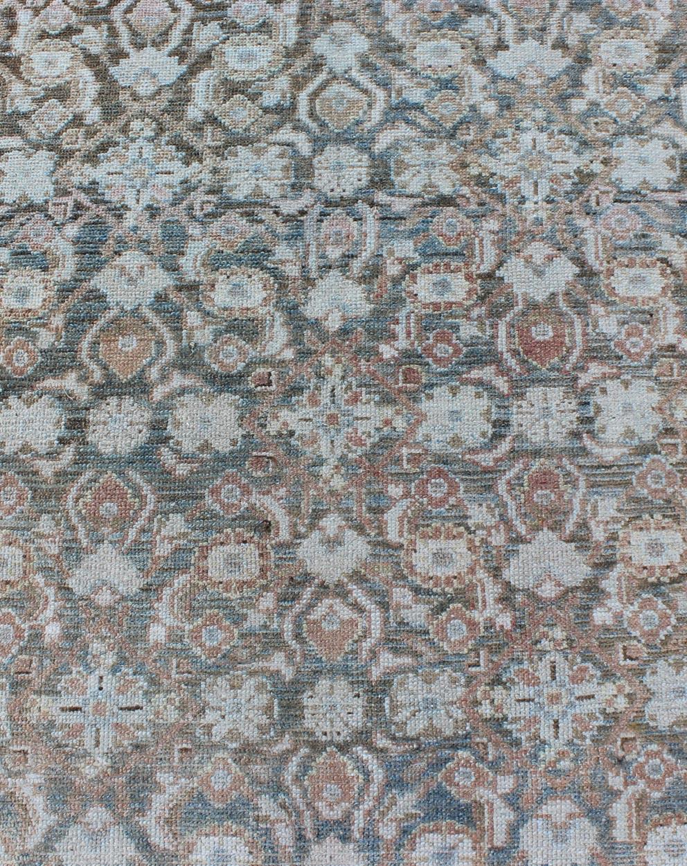 Blauer blauer Malayer-Läufer, antik, persisch, mit Blumen in hellen Tönen (Wolle) im Angebot