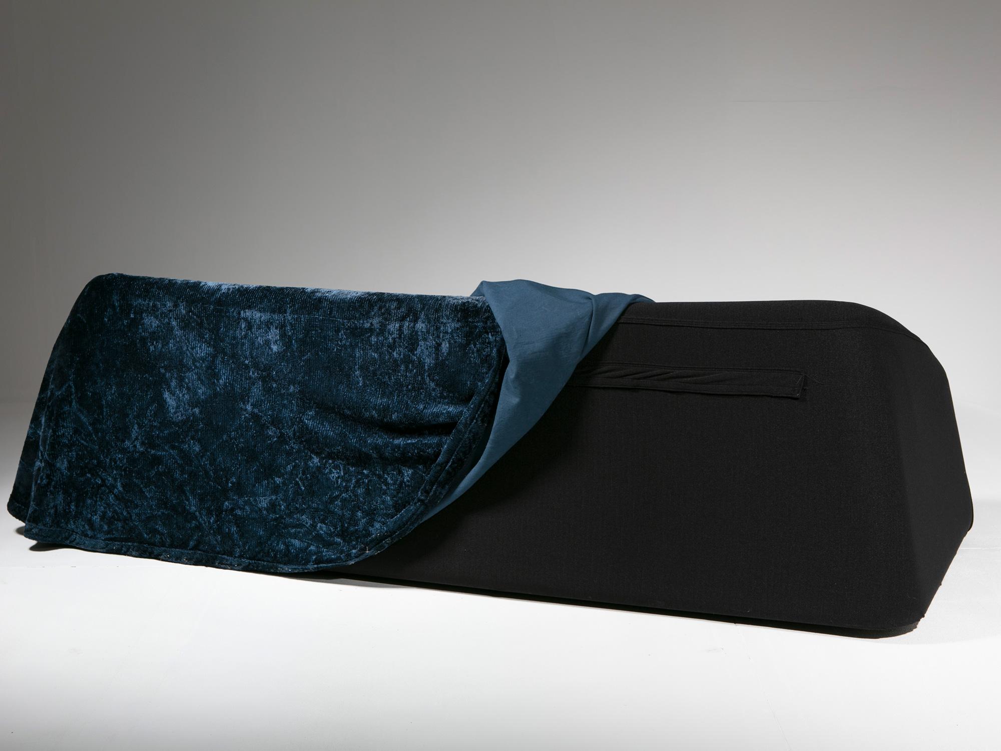 Blaues Sofa „Mantilla“ von Kazuide Takahama für Simon Gavina, Italien, 1974 im Angebot 1