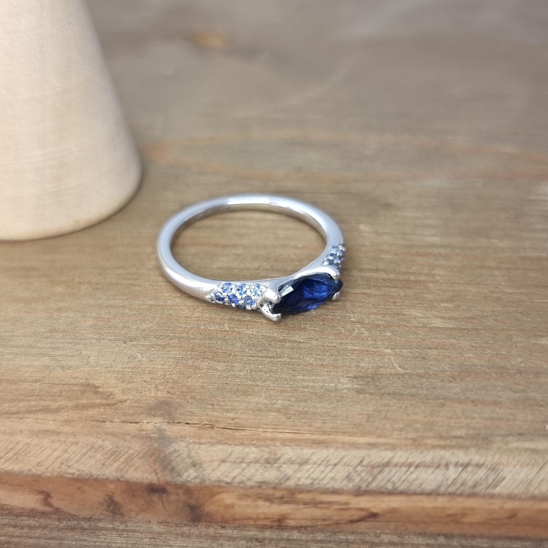 Blue Marquise Sapphire and Blue Round Sapphires in a White Gold Ring For Sale 2