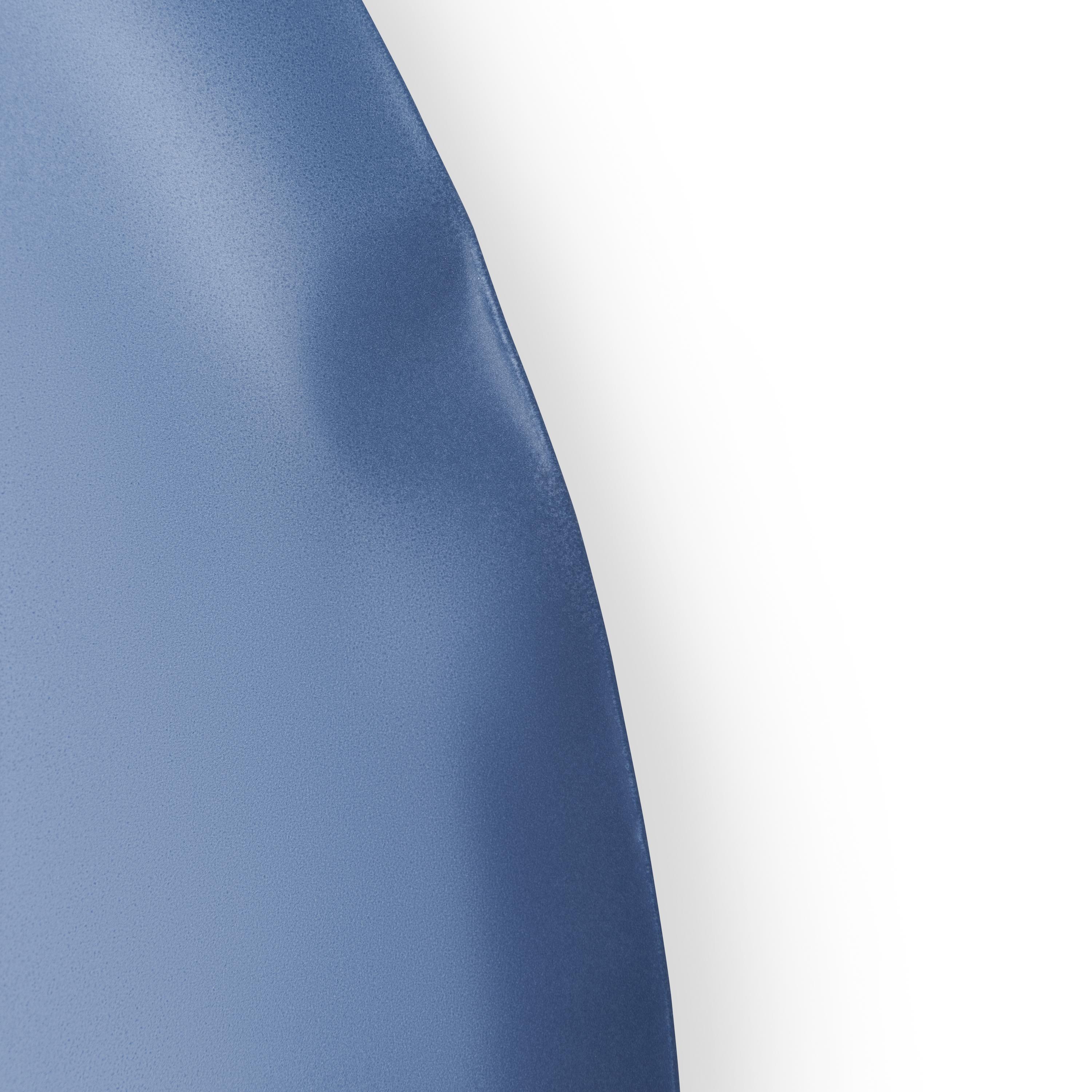Blauer Matter Tafla O3 Wandspiegel von Zieta
Abmessungen: T6 x B79 x H124 cm 
MATERIAL: Stahl
Verfügbare Ausführungen: Auch in anderen Größen und Farben erhältlich. Bitte kontaktieren Sie uns.

Weiche Stahleindrücke
Die Auseinandersetzung mit dem