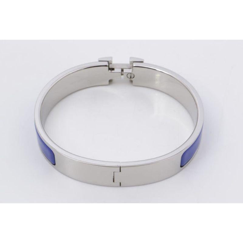 Blue metal Hermes Clic Clac bangle bracelet with Palladium hardware and H turn-lock closure.
 

63388MSC