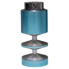 Briquet en métal bleu Pierre Cardin, années 1960