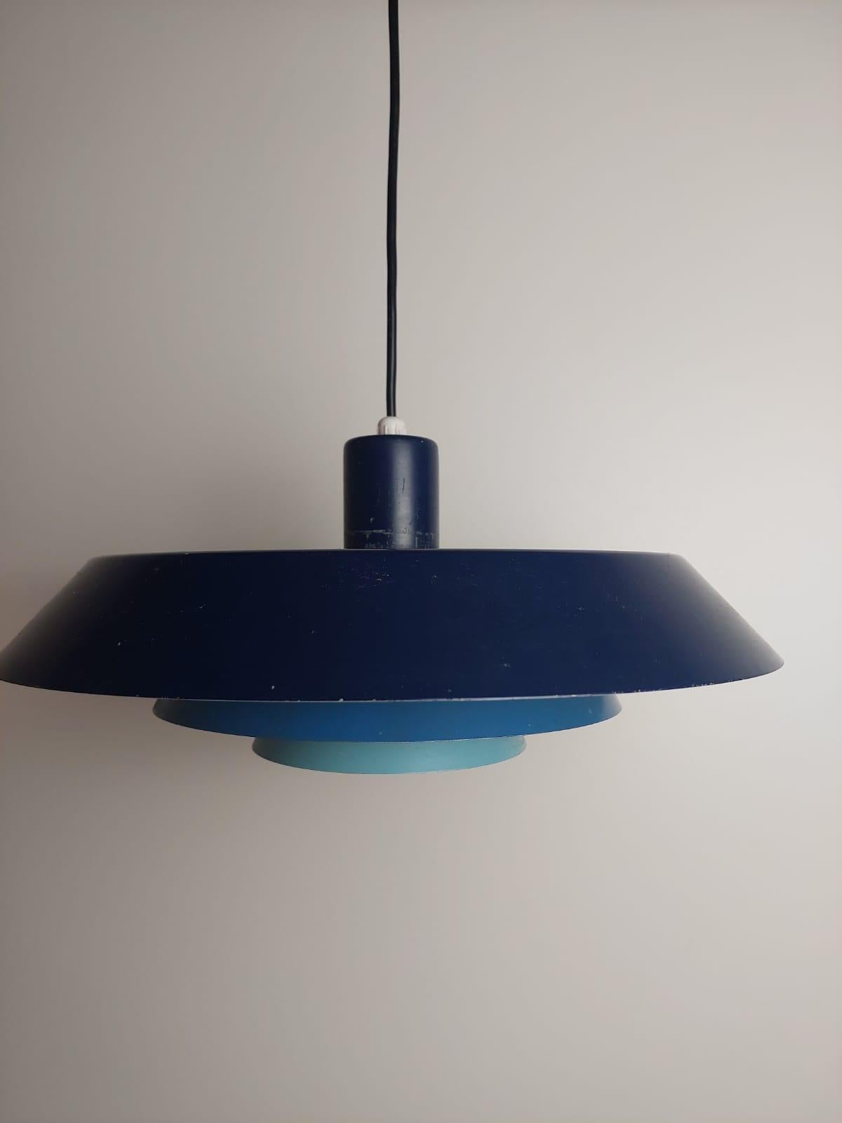Blue metal 'Troika' pendant, Bent Karlby for Lyfa, Denmark 1960s In Good Condition For Sale In Torino, IT