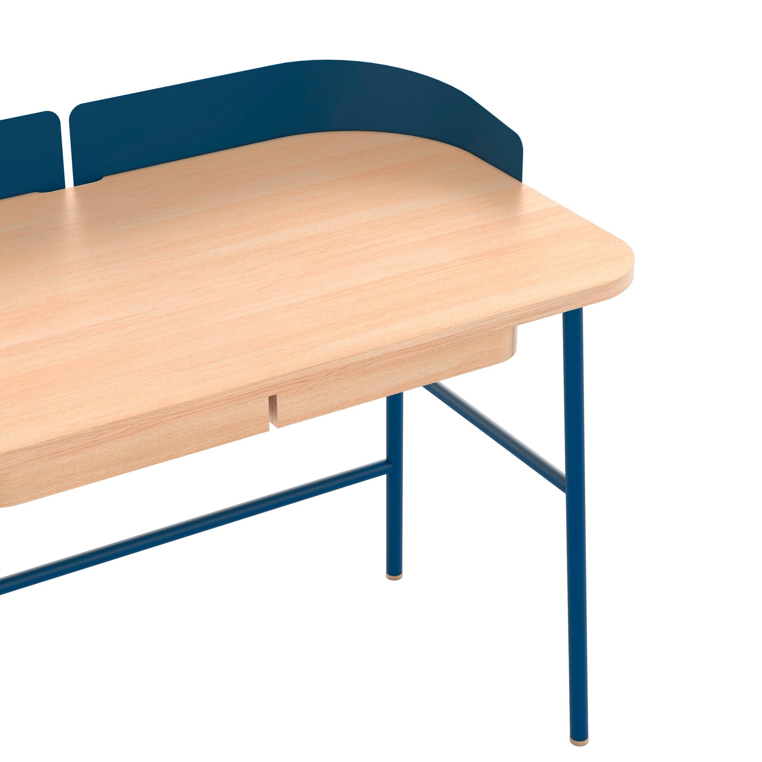Blauer Metallschreibtisch Victor Oak Natural von HARTO (Portugiesisch) im Angebot