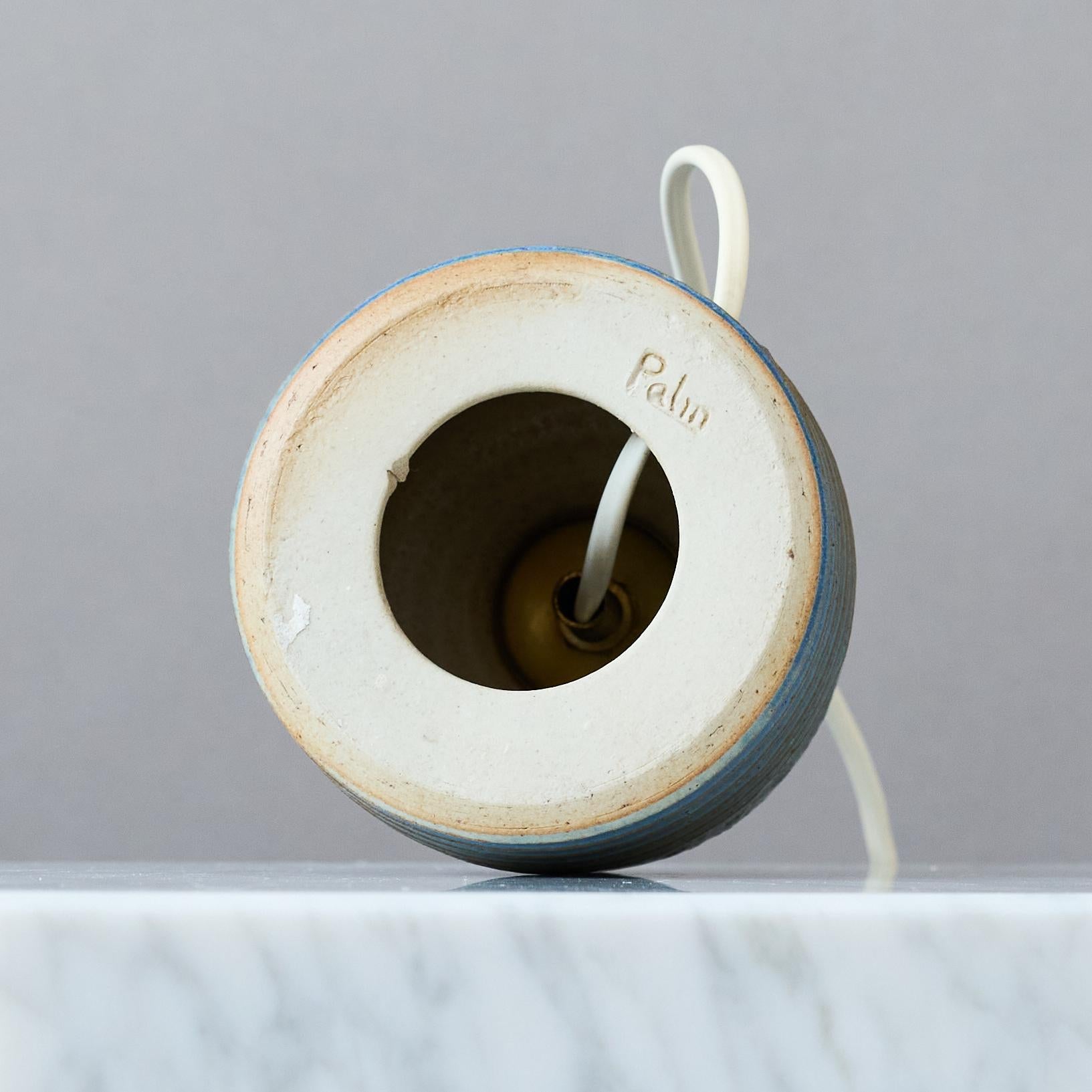 Lampe de table bleue en céramique du milieu du siècle par Rolf Palm, Suède, années 1960. en vente 1