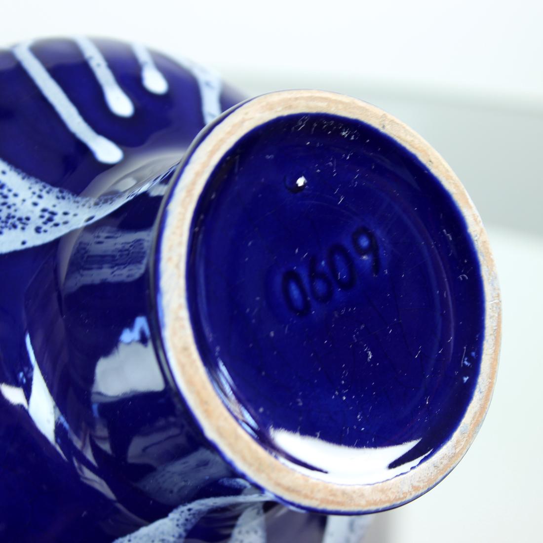 Vaso di ceramica blu di metà secolo, Cecoslovacchia 1960 in vendita 3