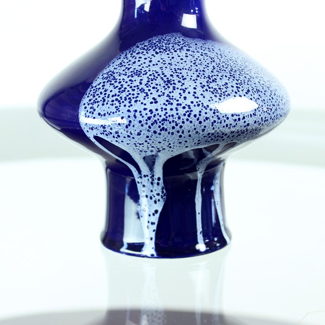 Ceramica Vaso di ceramica blu di metà secolo, Cecoslovacchia 1960 in vendita