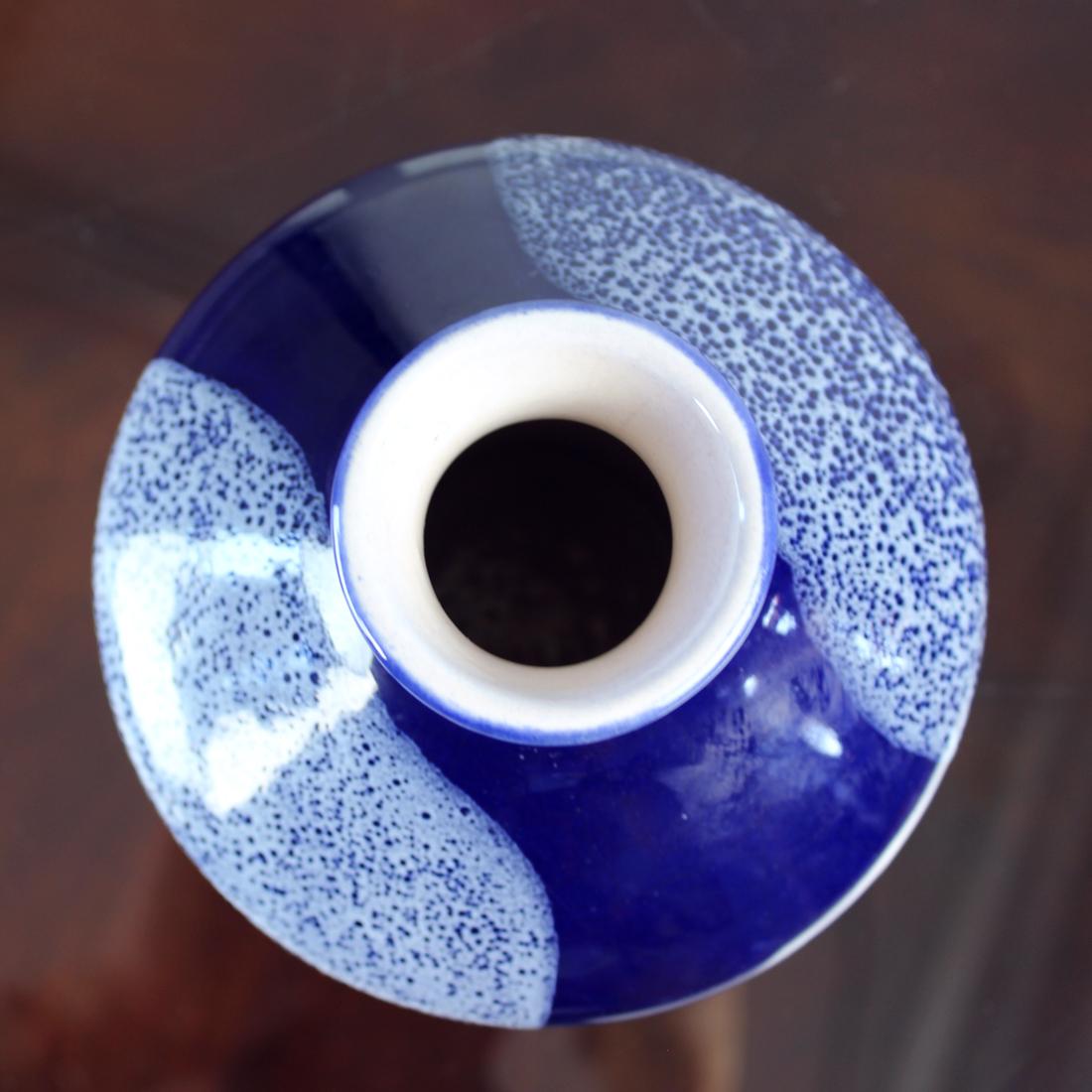 Vaso di ceramica blu di metà secolo, Cecoslovacchia 1960 in vendita 2