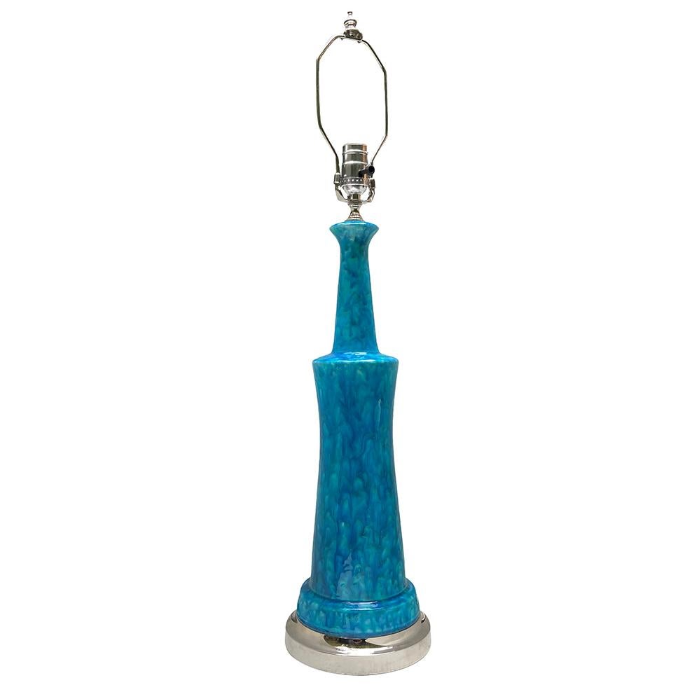 Milieu du XXe siècle Lampe de table en porcelaine bleue du milieu du siècle dernier en vente