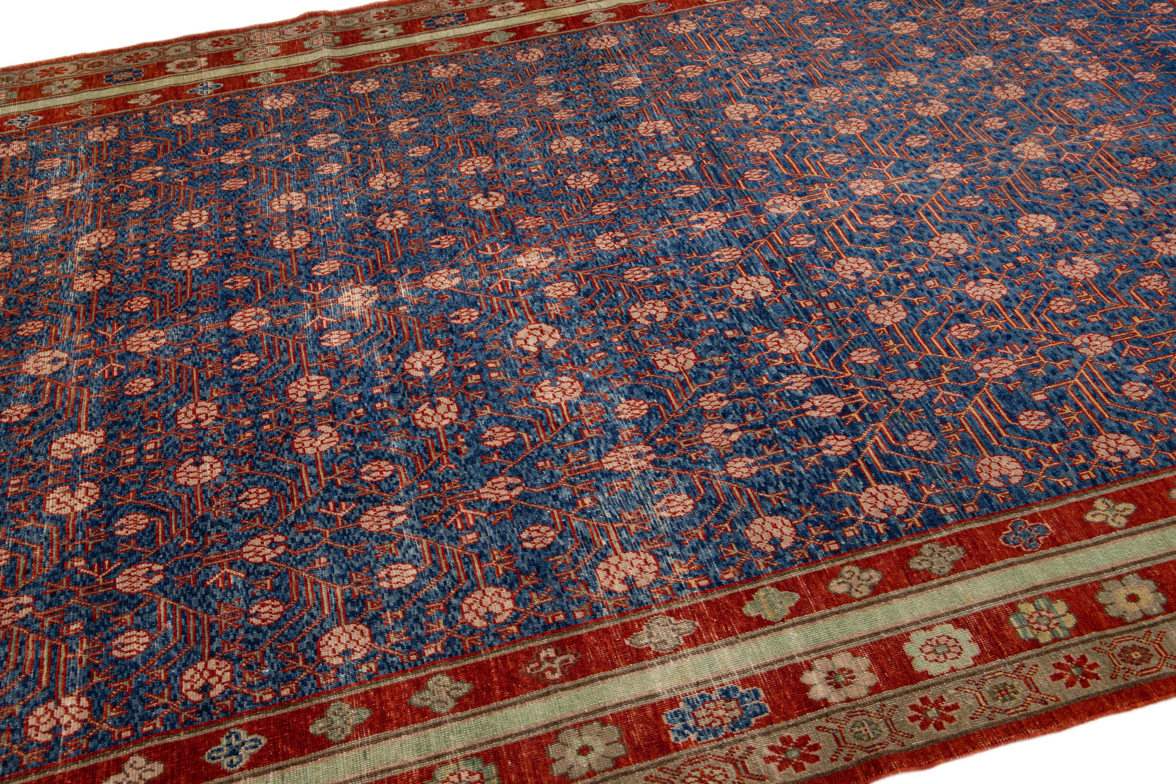 Blauer handgefertigter geometrischer Wollteppich aus Khotan, Mid-Century Vintage im Angebot 2