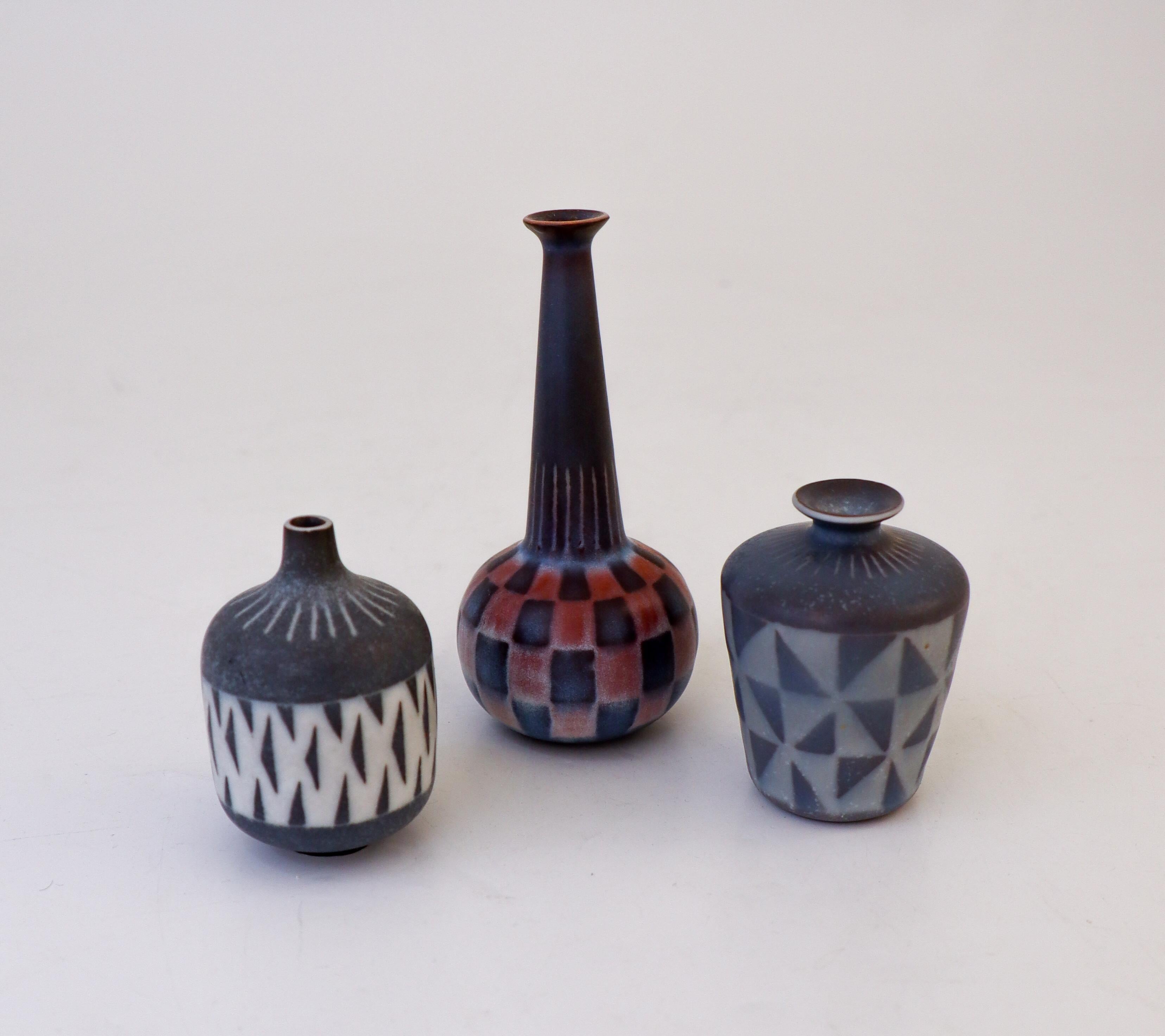 Svedese Vaso e ciotola in miniatura blu - Bertil Lundgren - Rörstrand - Metà secolo moderno in vendita