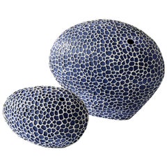 Sculture moderne in ceramica blu di Lone Skov Madsen