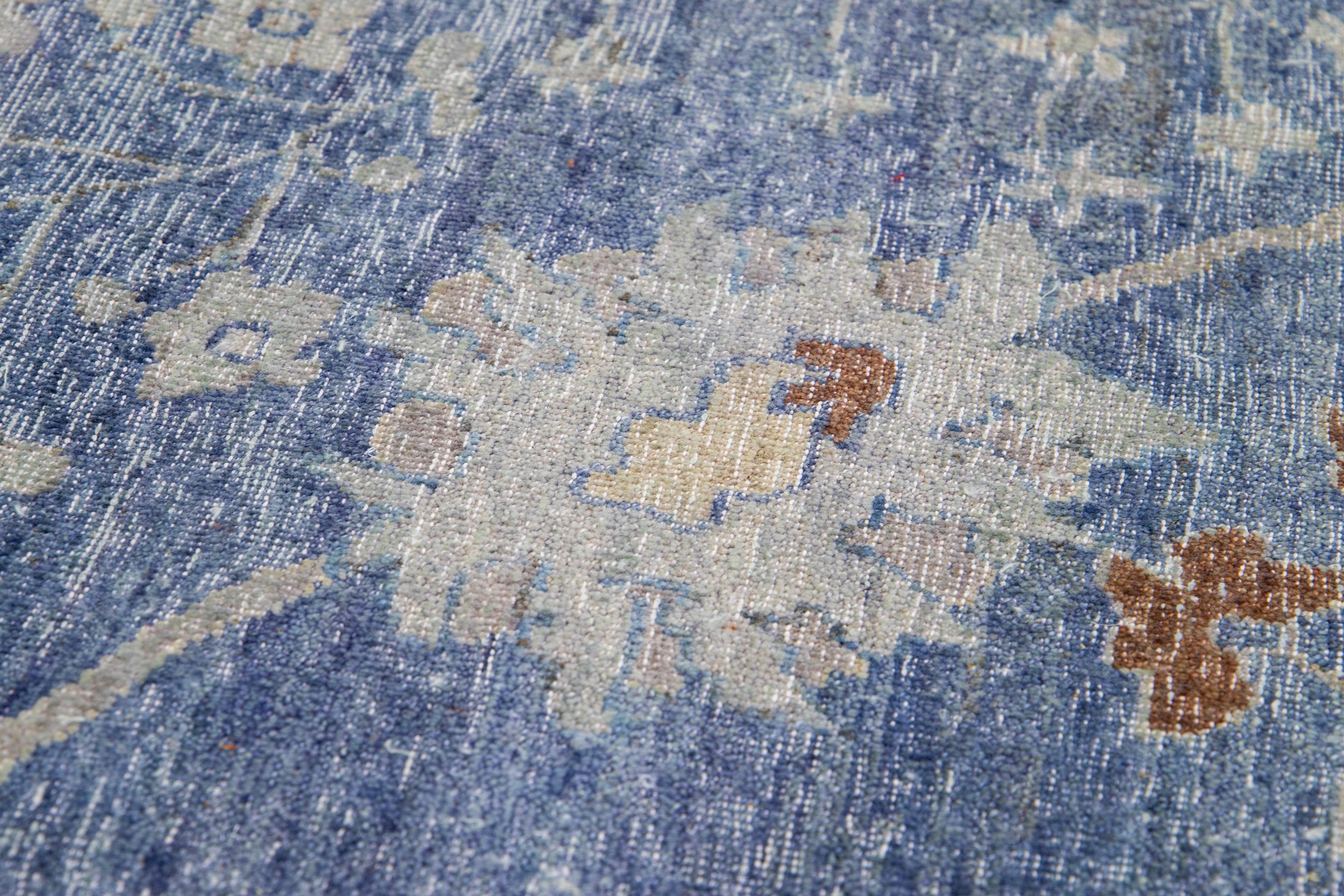 Alfombra de Lana Floral Azul Hindú Moderna Hecha a Mano en venta 3