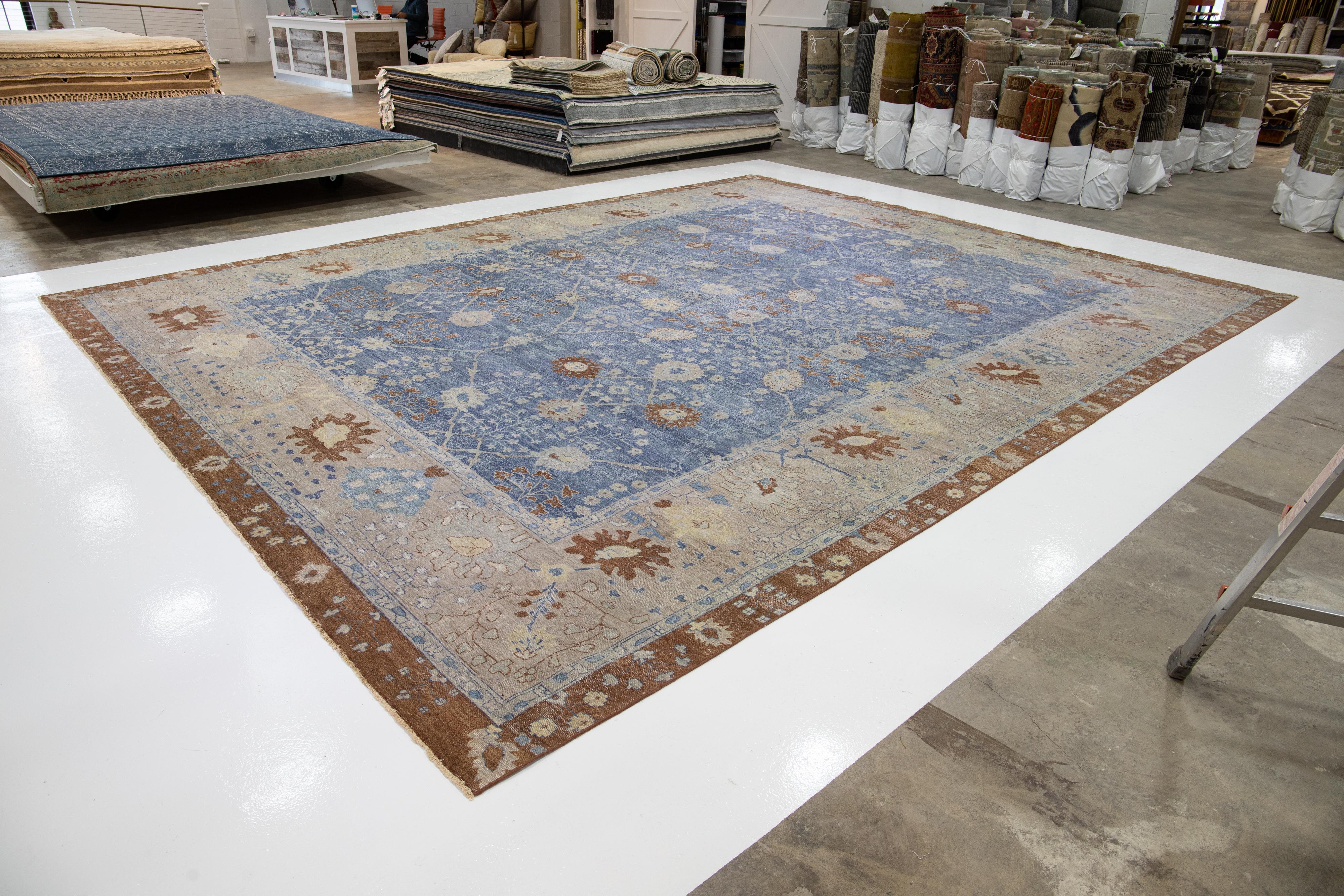 Alfombra de Lana Floral Azul Hindú Moderna Hecha a Mano Siglo XXI y contemporáneo en venta