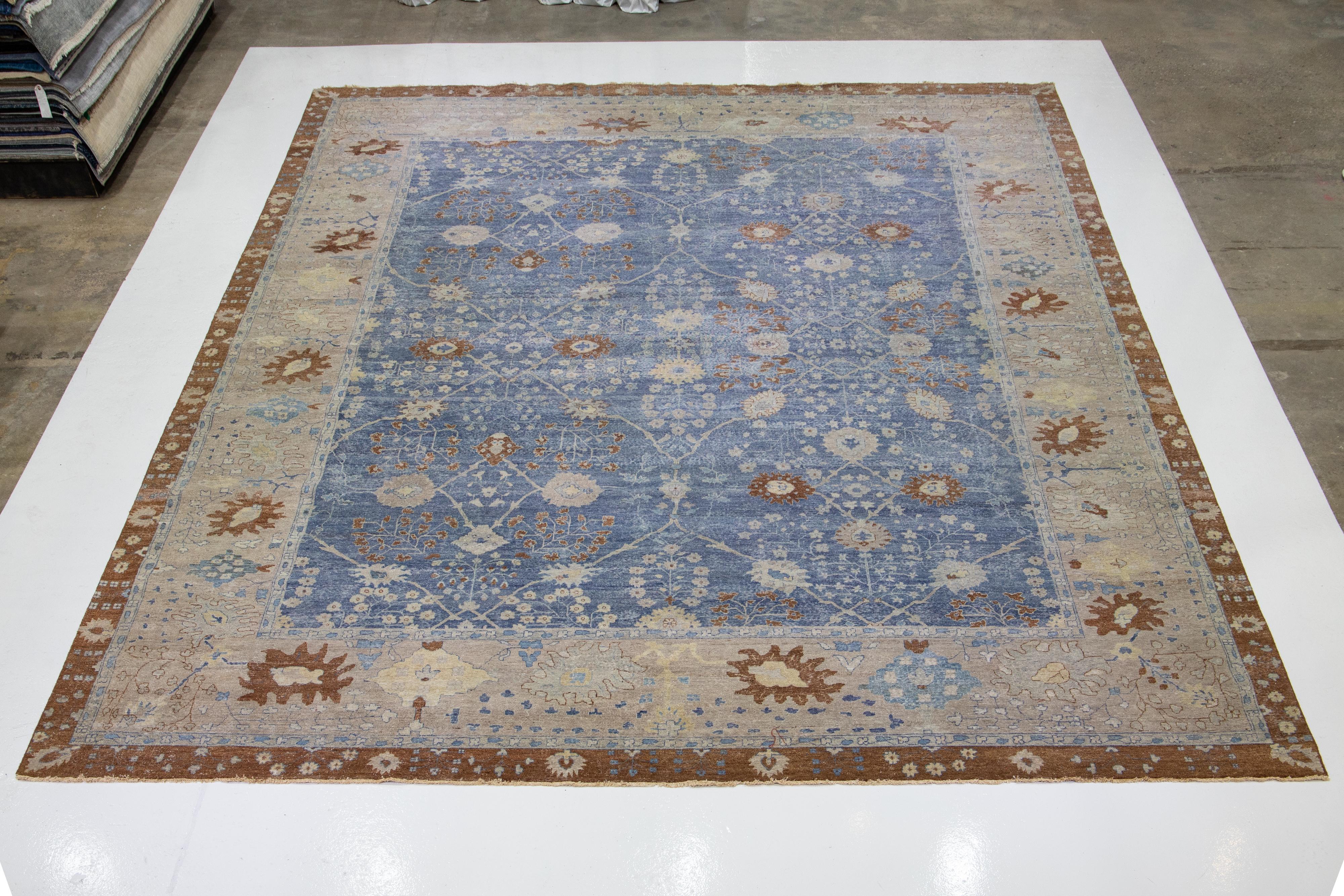 Alfombra de Lana Floral Azul Hindú Moderna Hecha a Mano en venta 2