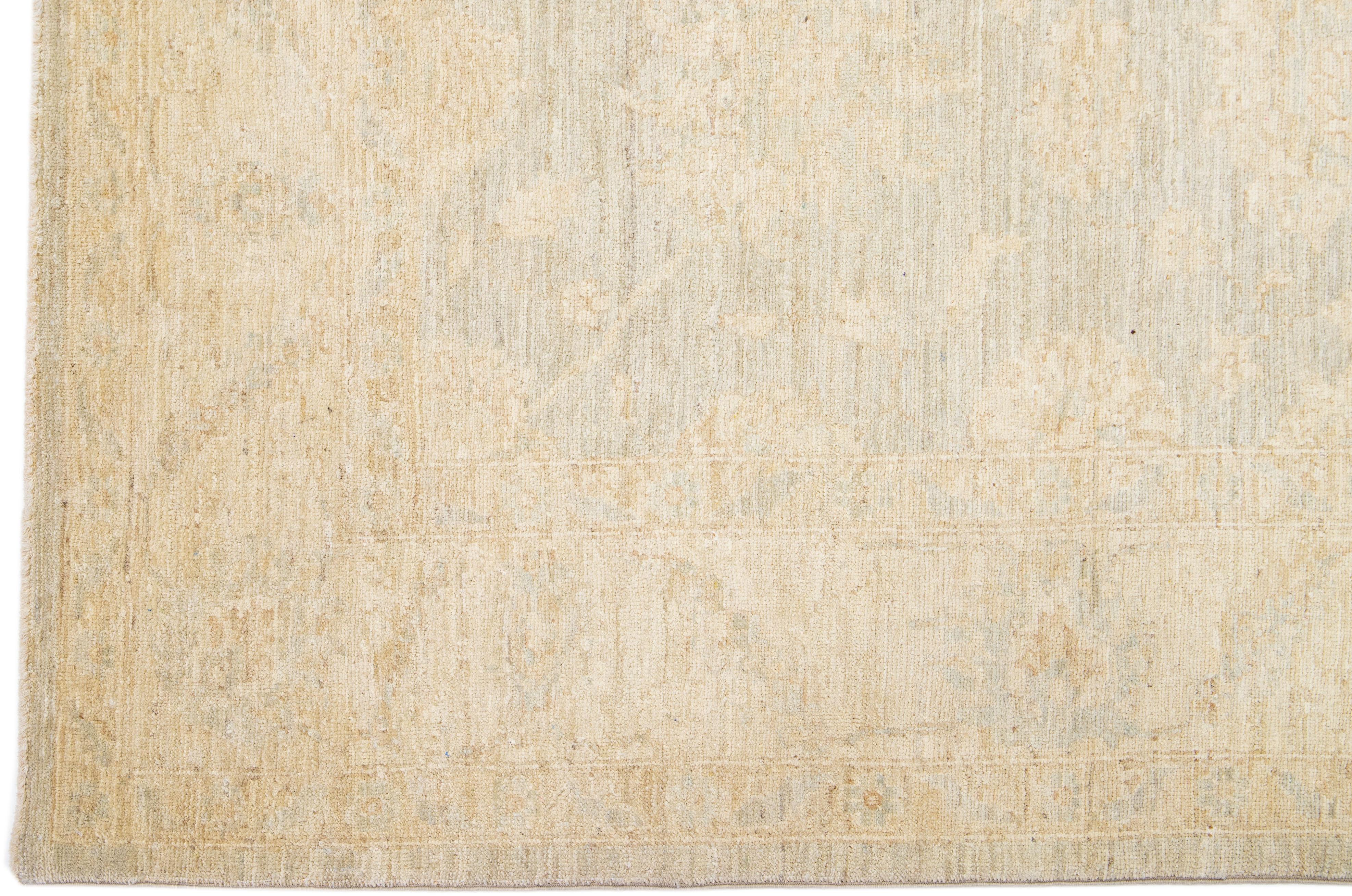 Blau Modern Indisch  Handgefertigter Wollteppich mit floralem Muster im Zustand „Neu“ im Angebot in Norwalk, CT