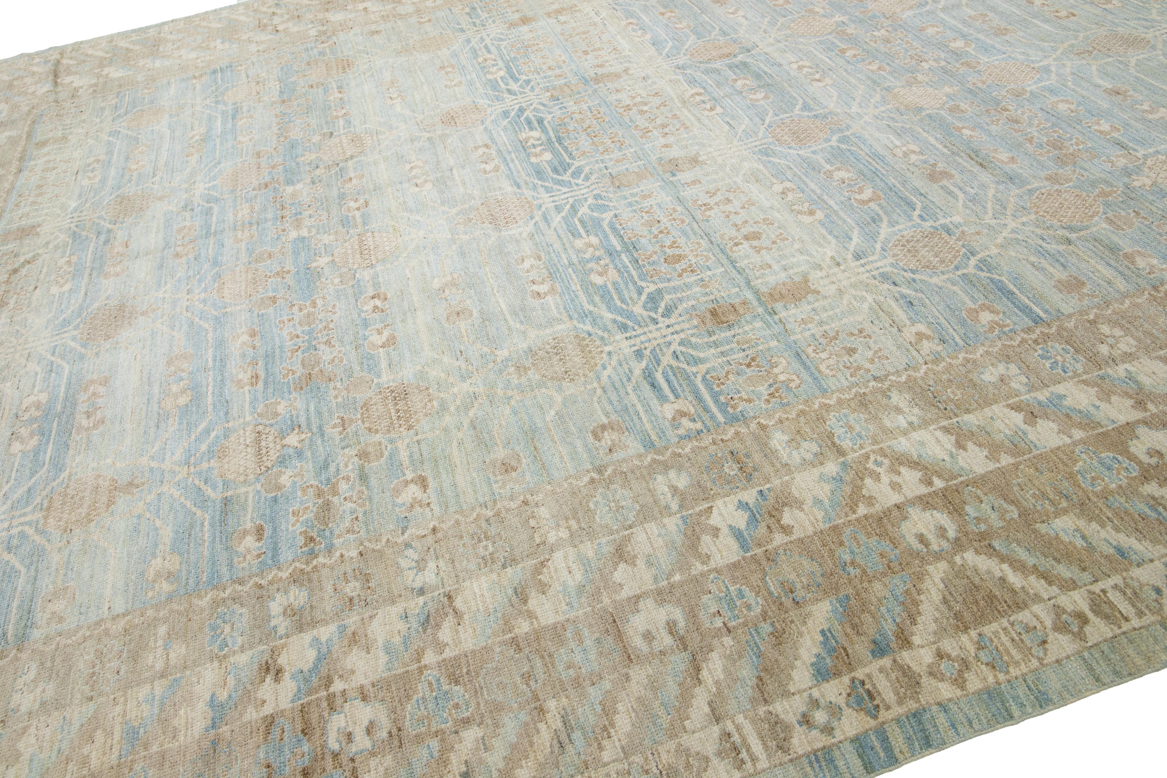 Tappeto di lana sovradimensionato blu in stile Khotan moderno di Apadana con design geometrico in vendita 3