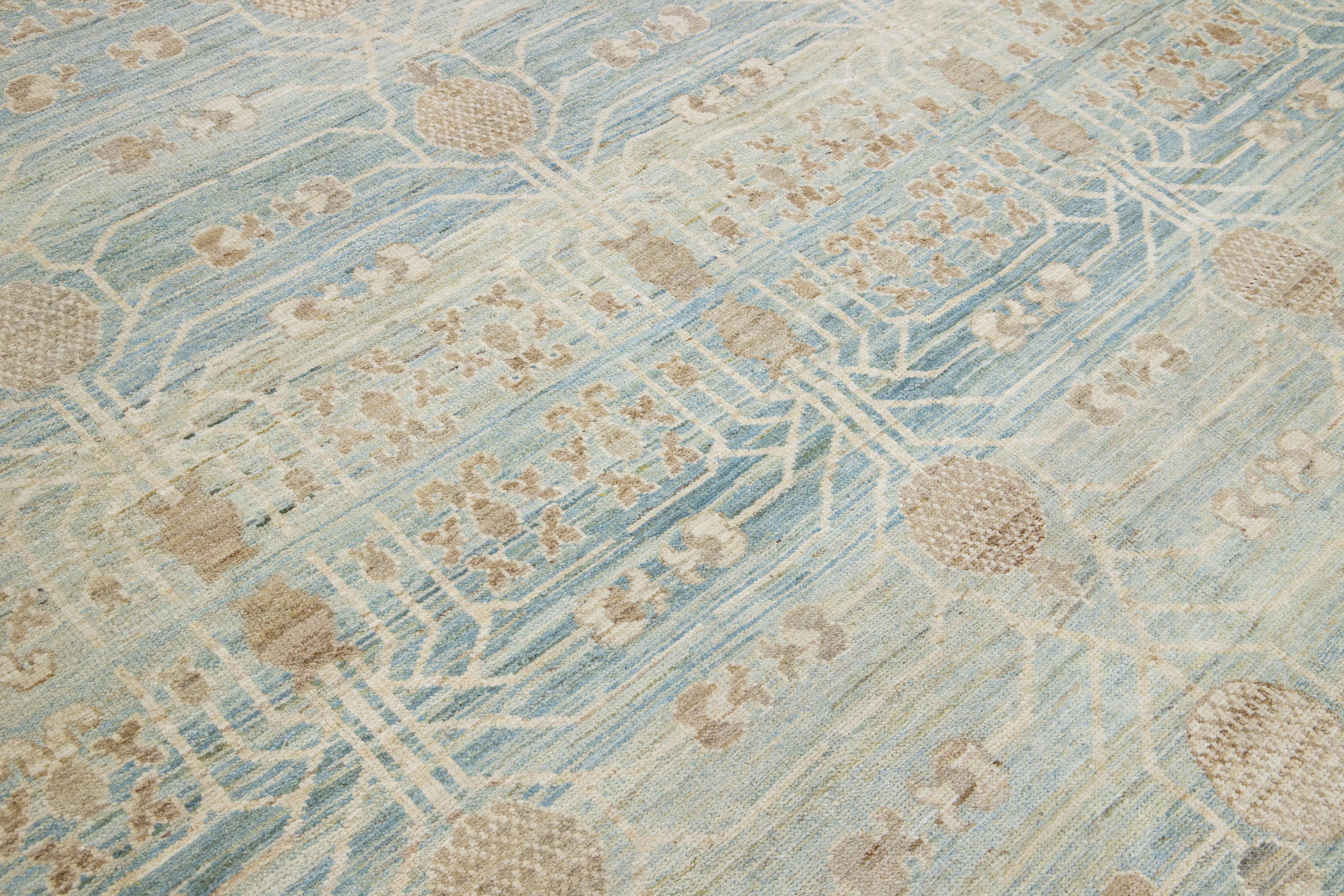 Tappeto di lana sovradimensionato blu in stile Khotan moderno di Apadana con design geometrico In condizioni Nuovo in vendita a Norwalk, CT