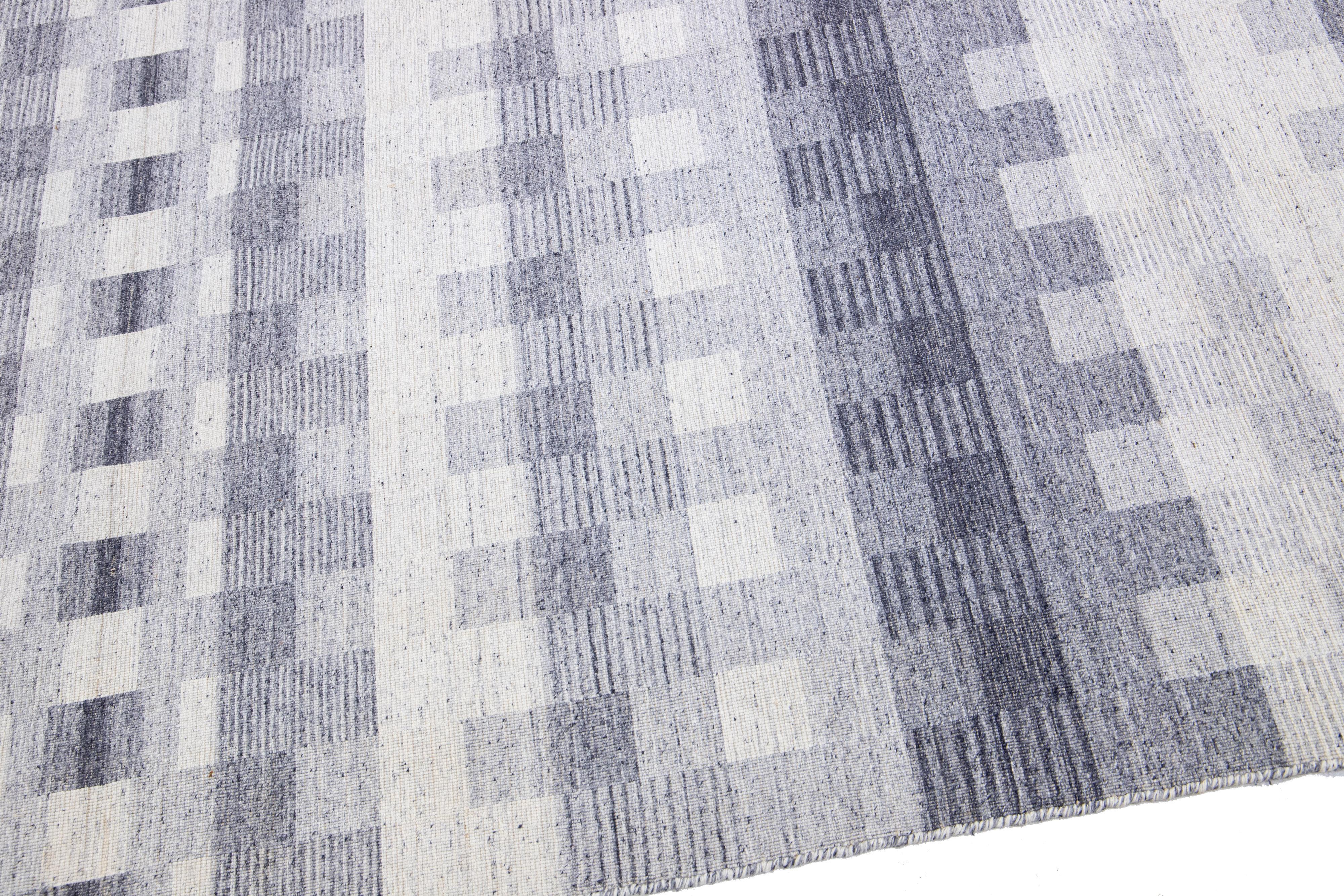 Contemporary Blue Modern Kilim Flatweave Ivory & Gray Wool Rug With Geometric Seamless Motif For Sale