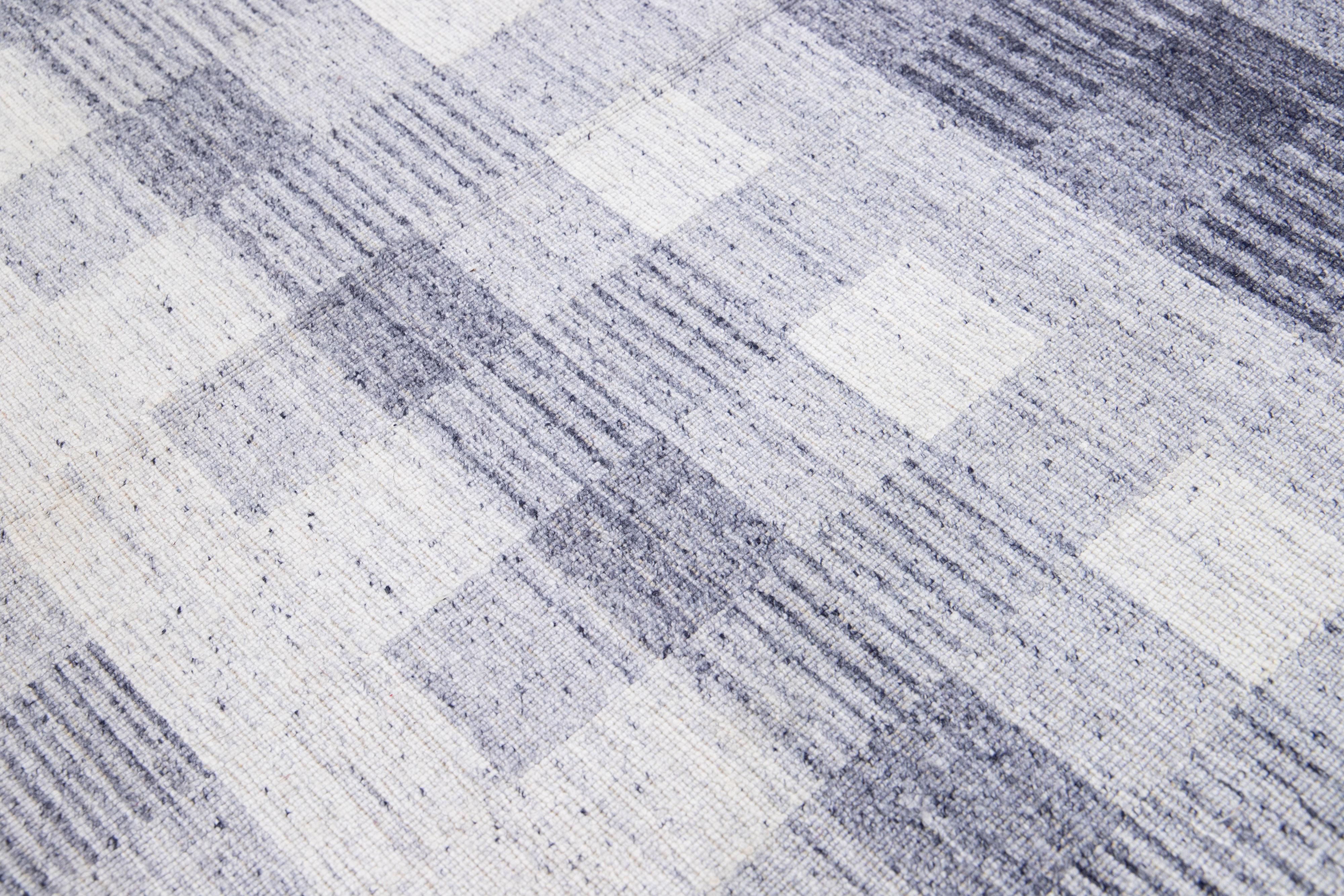 Blue Modern Kilim Flatweave Ivory & Gray Wool Rug With Geometric Seamless Motif For Sale 3