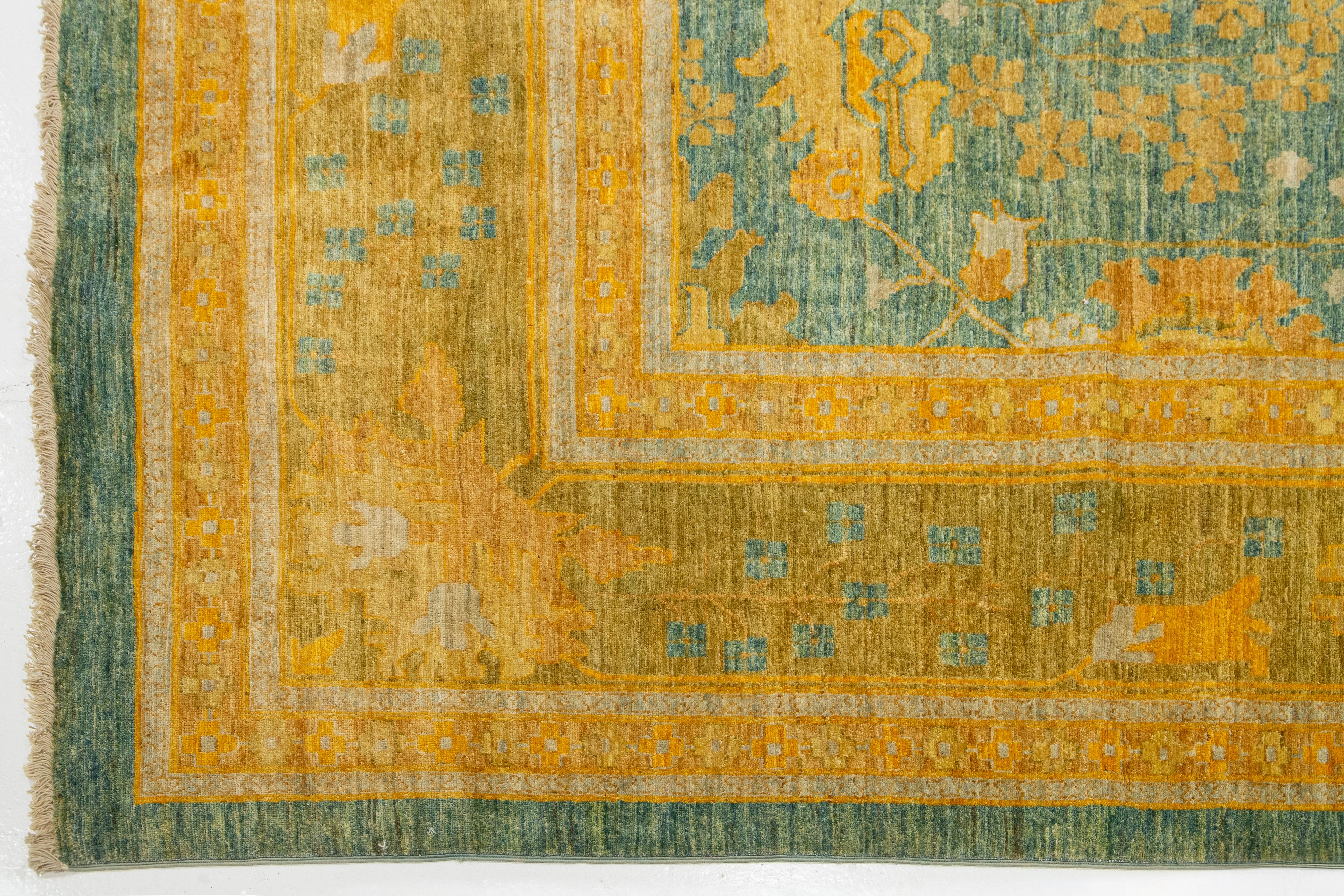 Blauer Moderner Mahal Stil Handgefertigter Übergroßer Wollteppich mit Floralem Design (21. Jahrhundert und zeitgenössisch) im Angebot