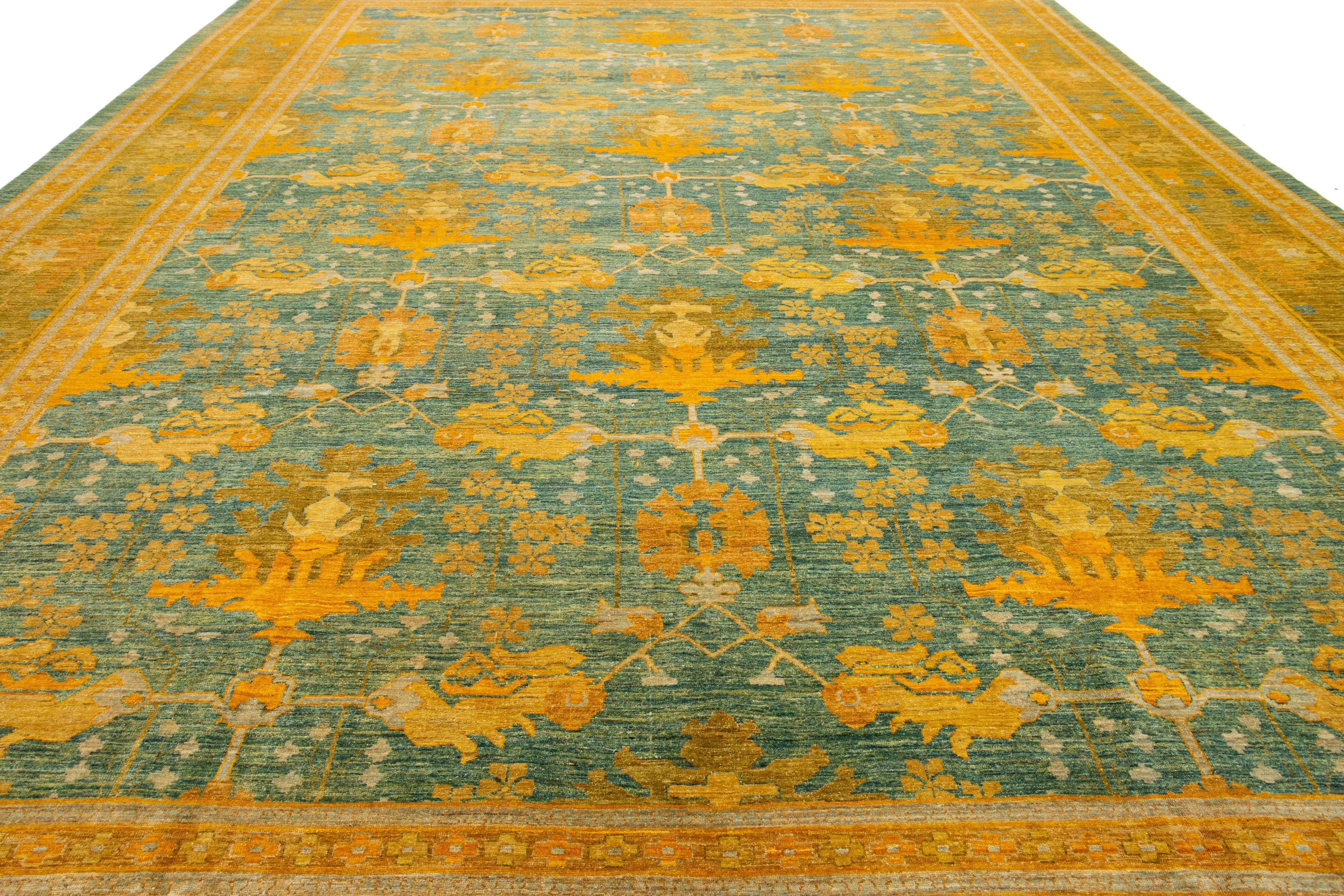 Blauer Moderner Mahal Stil Handgefertigter Übergroßer Wollteppich mit Floralem Design (Wolle) im Angebot
