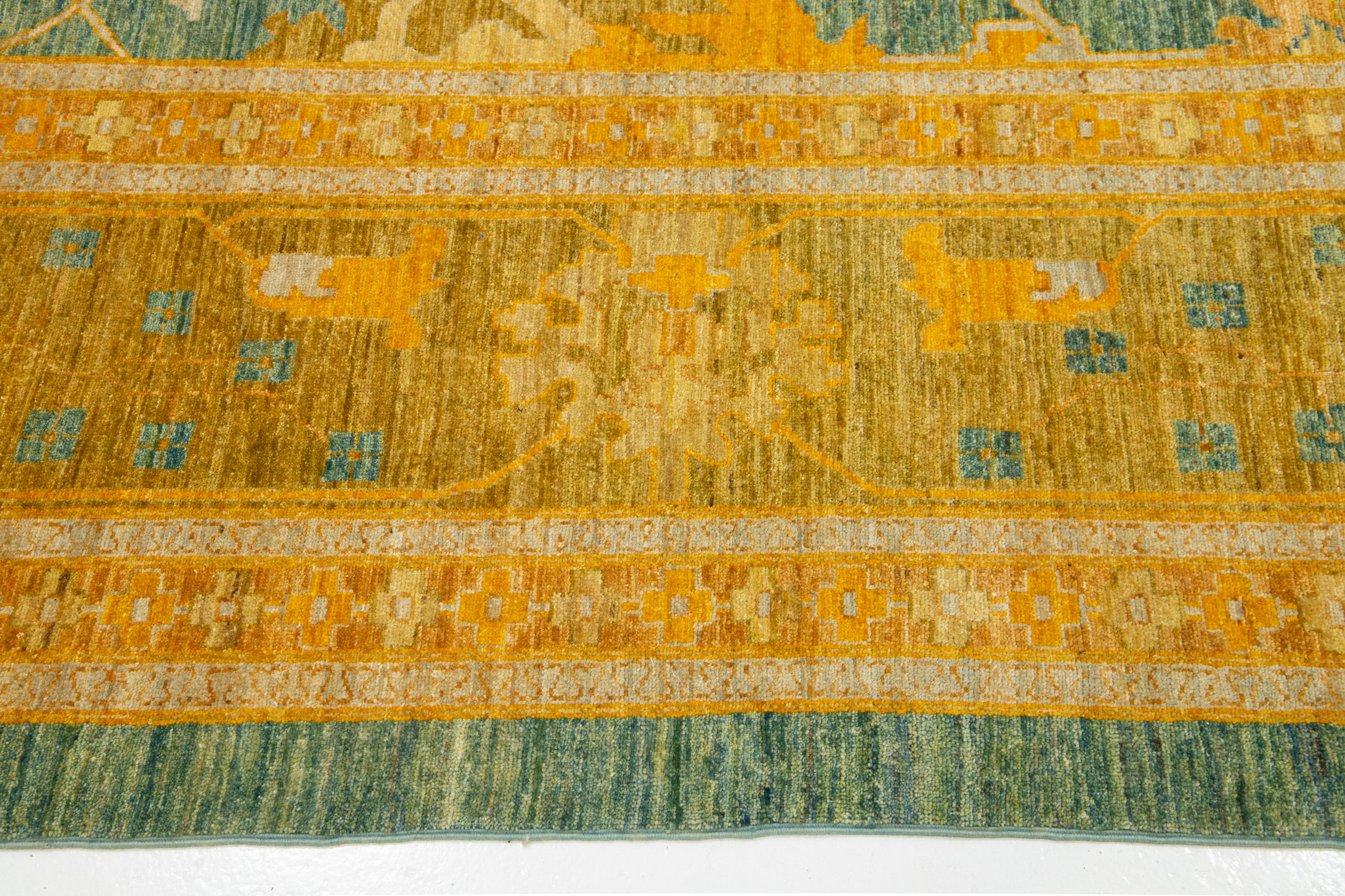 Blauer Moderner Mahal Stil Handgefertigter Übergroßer Wollteppich mit Floralem Design im Angebot 2